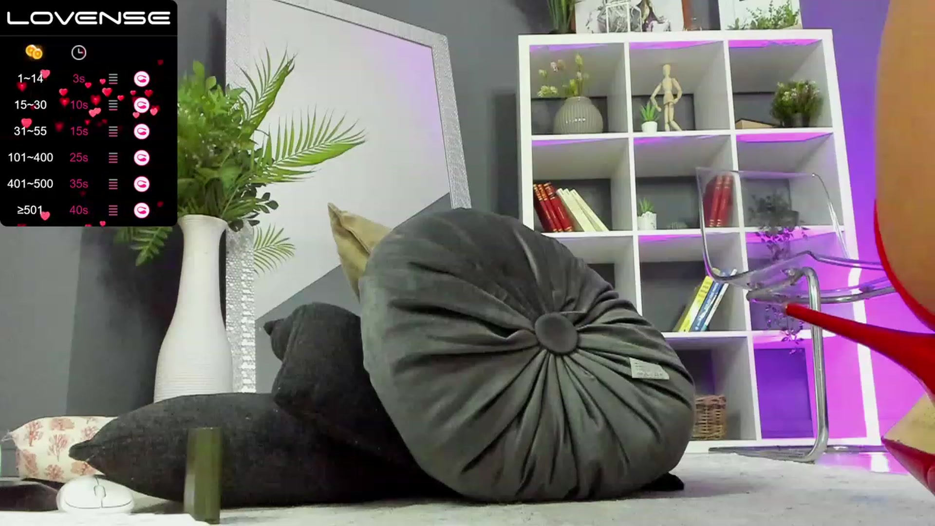 Gallery image thumbnail from TheJoyShow's myfreecams stream on, 12/19/2022, 04:44 image 15 of 20