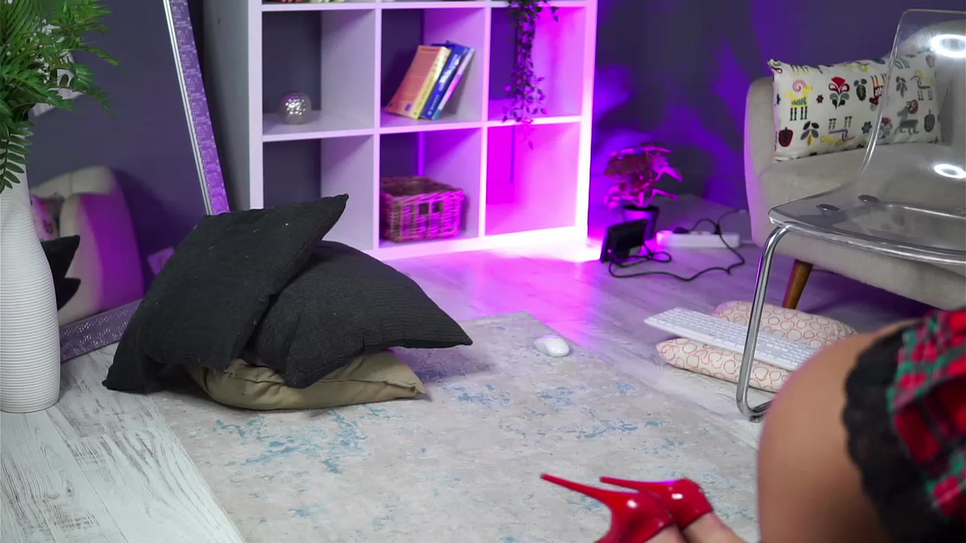 Gallery image thumbnail from TheJoyShow's myfreecams stream on, 01/03/2023, 01:20 image 14 of 20
