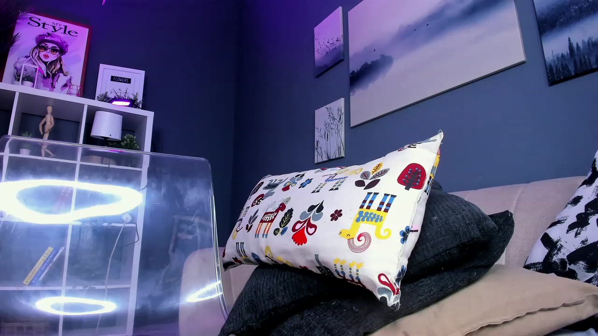 Gallery image thumbnail from TheJoyShow's myfreecams stream on, 01/08/2023, 02:39 image 14 of 20