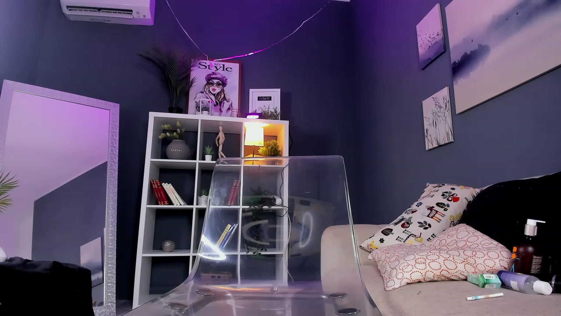 Gallery image thumbnail from TheJoyShow's myfreecams stream on, 01/09/2023, 04:32 image 16 of 20
