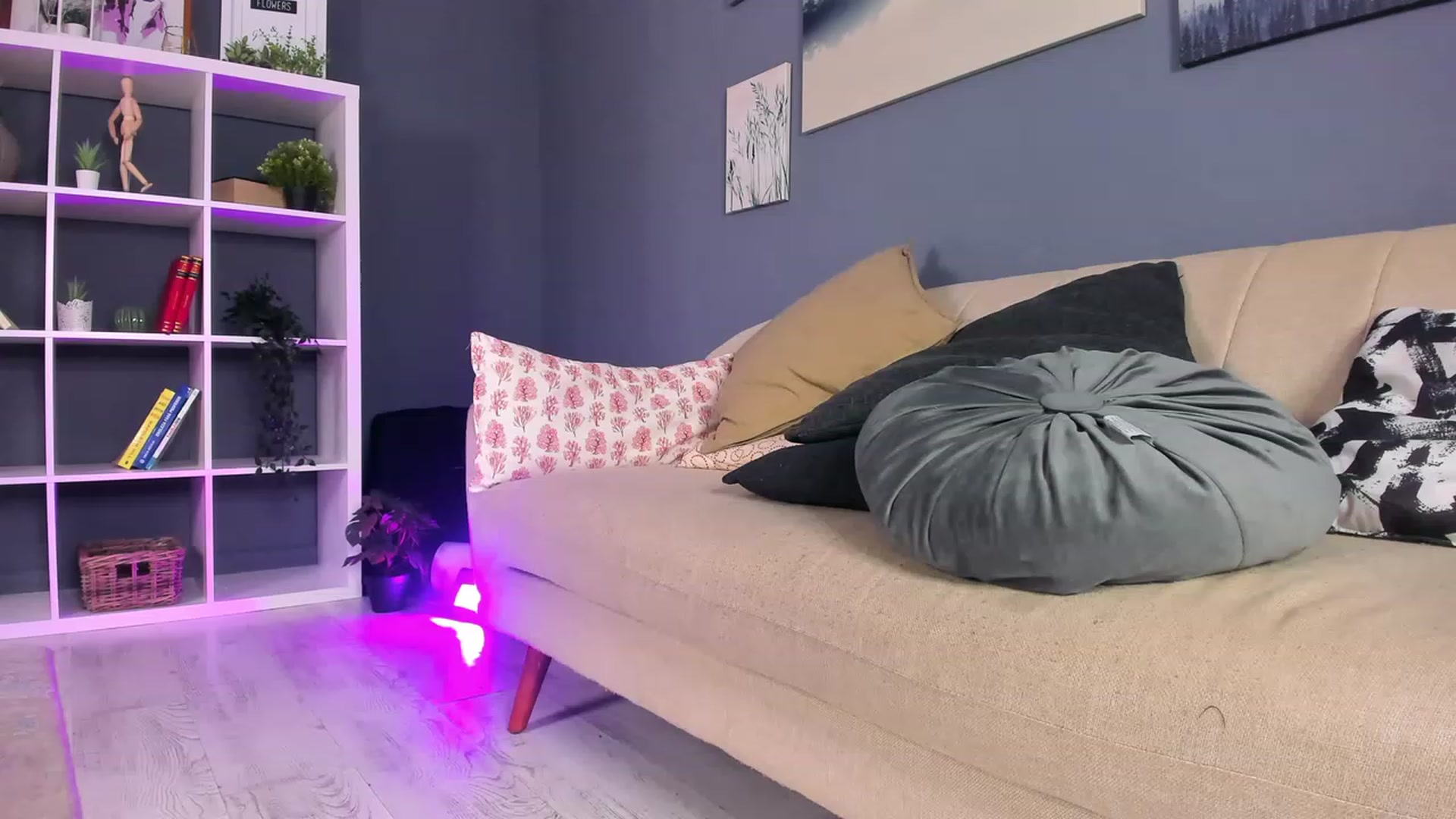 Gallery image thumbnail from TheJoyShow's myfreecams stream on, 01/17/2023, 24:40 image 11 of 20