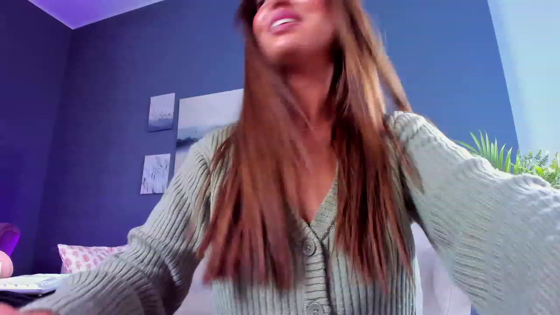 Gallery image thumbnail from TheJoyShow's myfreecams stream on, 01/21/2023, 07:56 image 17 of 20