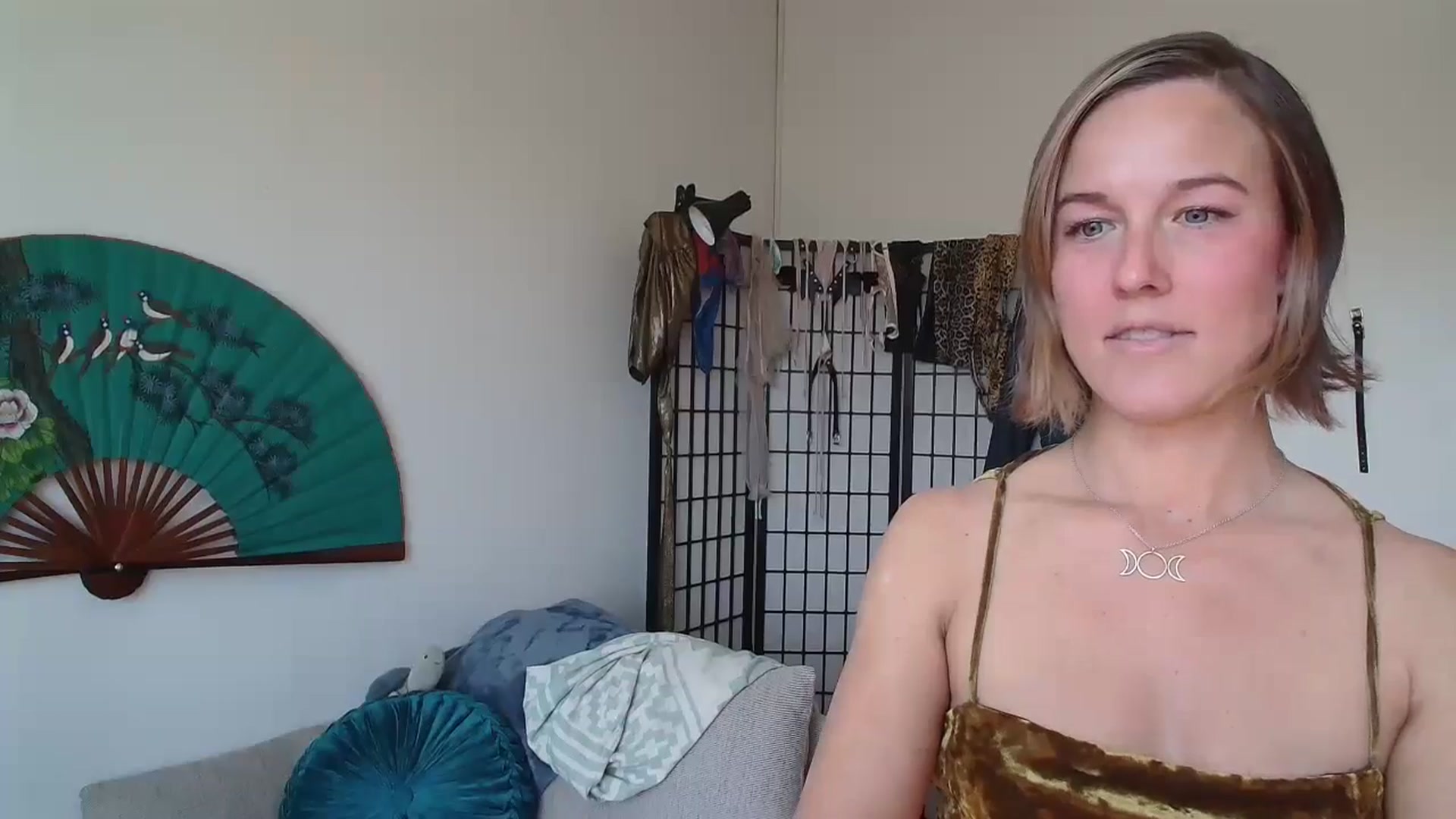 Gallery image thumbnail from TheMaytrix's myfreecams stream on, 05/17/2024, 20:39 image 7 of 20