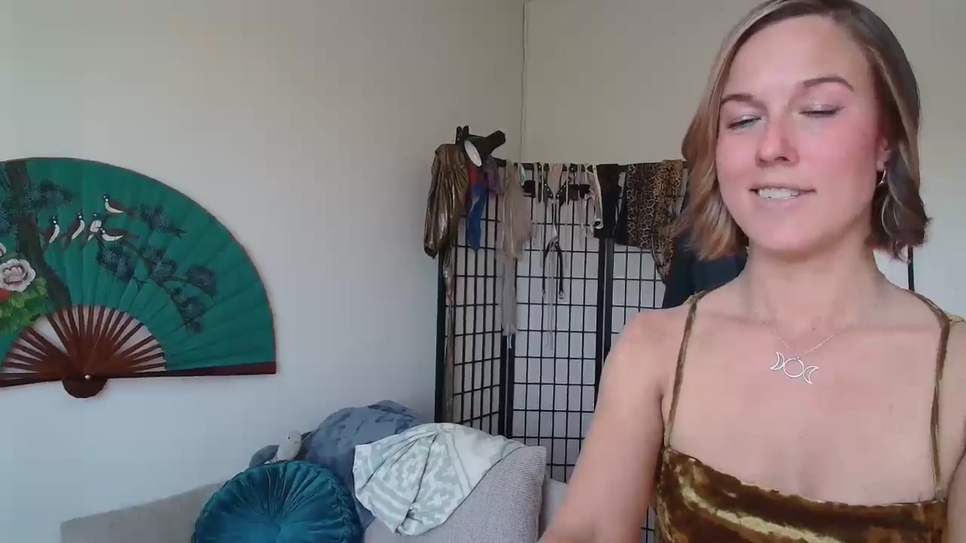 Gallery image thumbnail from TheMaytrix's myfreecams stream on, 05/17/2024, 20:39 image 11 of 20