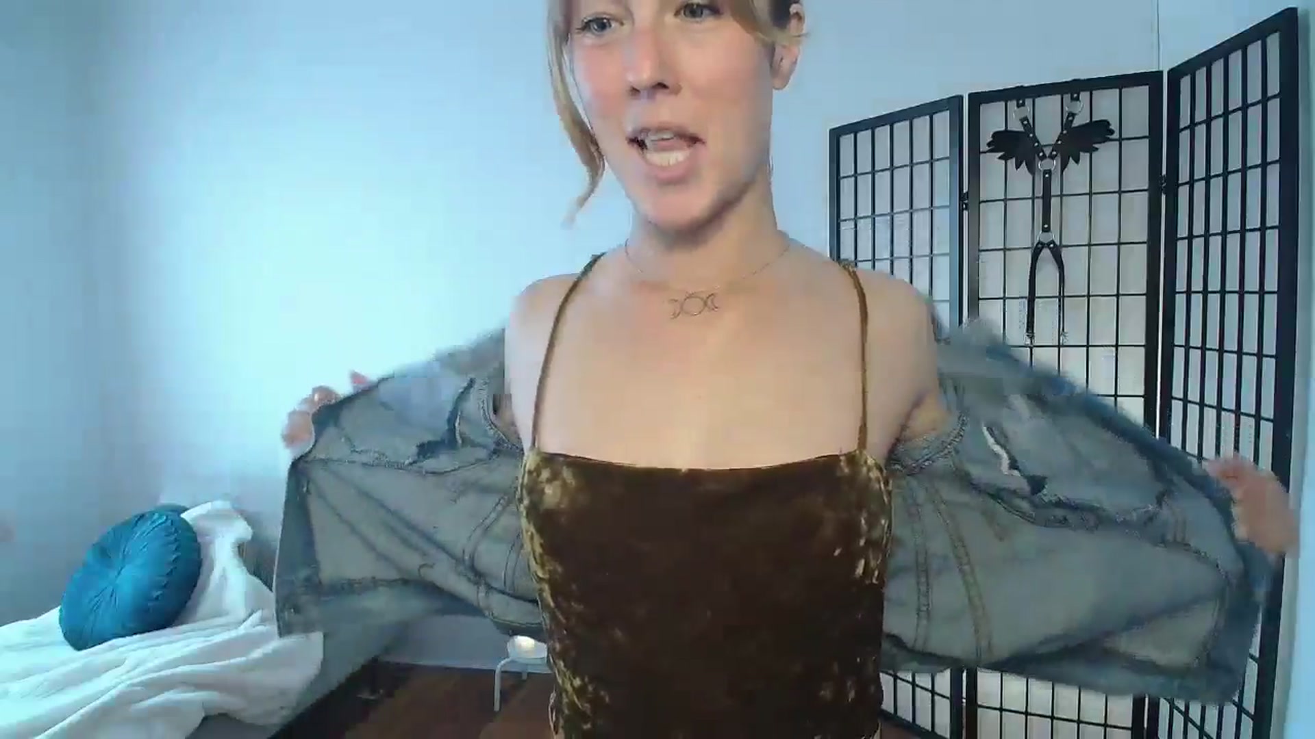 Gallery image thumbnail from TheMaytrix's myfreecams stream on, 06/14/2024, 14:23 image 5 of 20