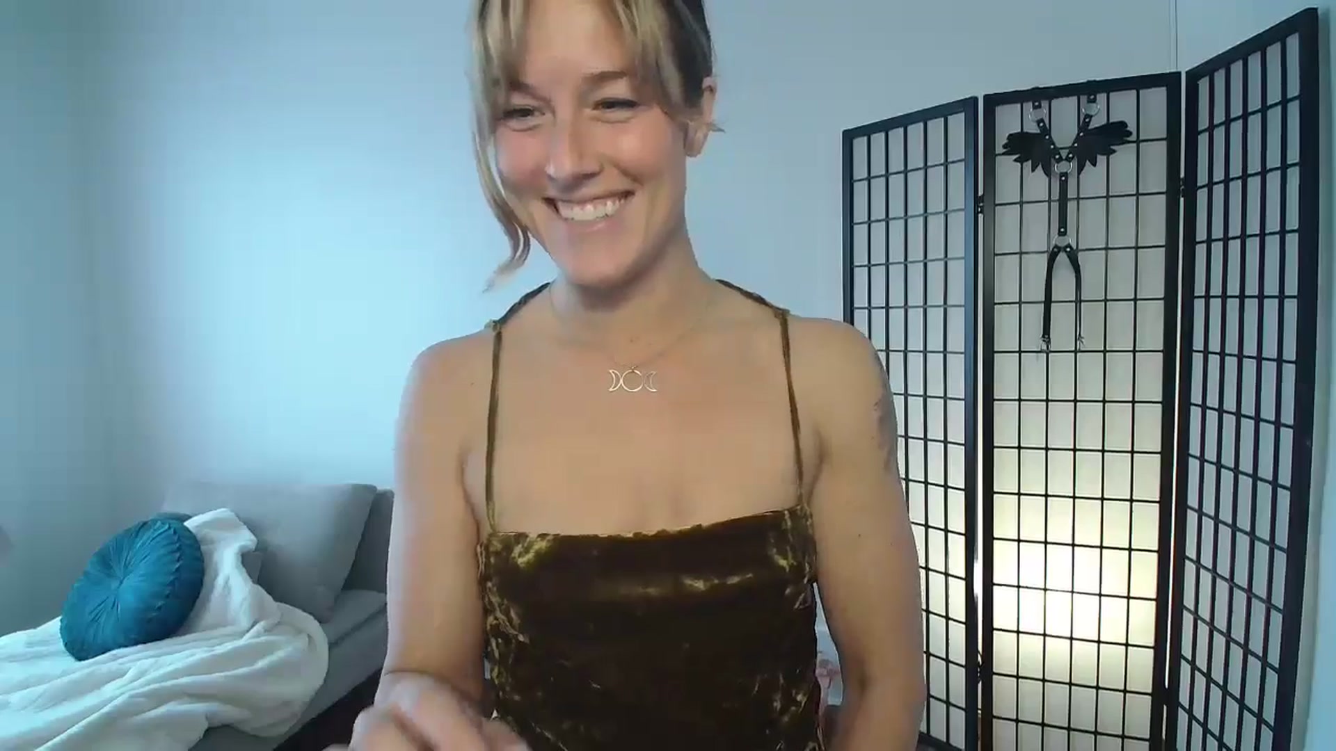 Gallery image thumbnail from TheMaytrix's myfreecams stream on, 06/14/2024, 14:23 image 12 of 20