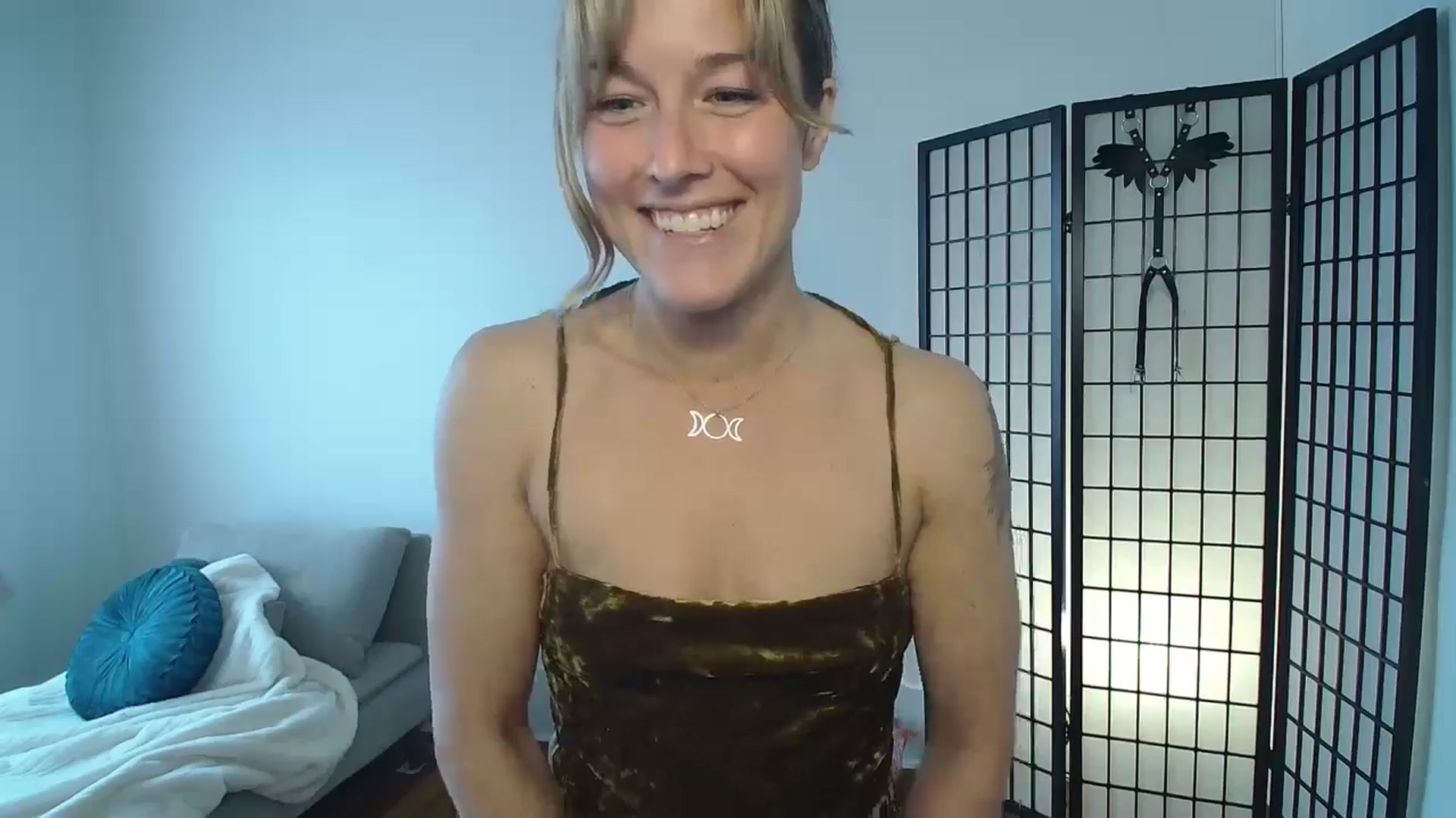 Gallery image thumbnail from TheMaytrix's myfreecams stream on, 06/14/2024, 14:23 image 13 of 20
