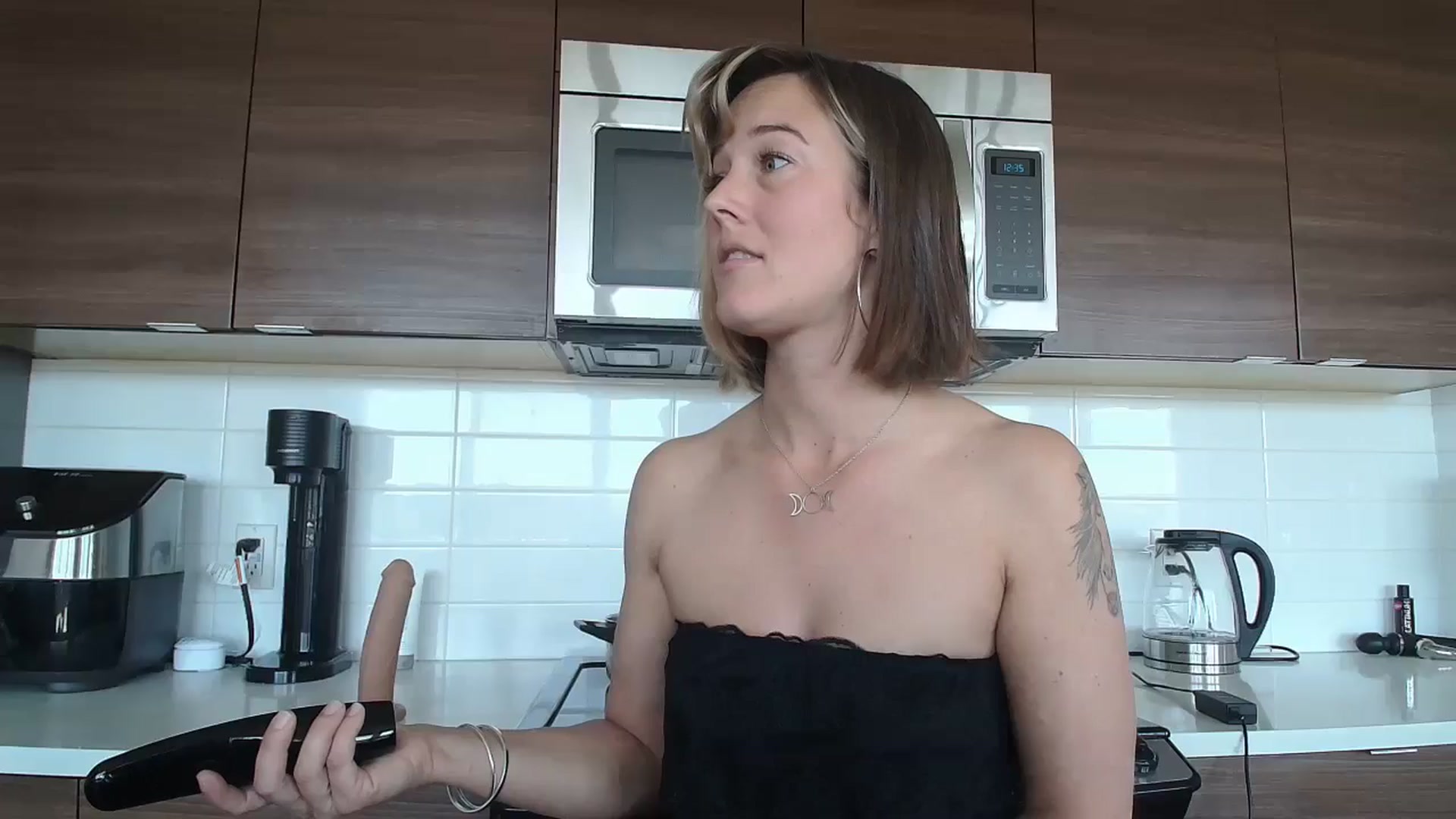 Gallery image thumbnail from TheMaytrix's myfreecams stream on, 06/19/2024, 19:43 image 19 of 20