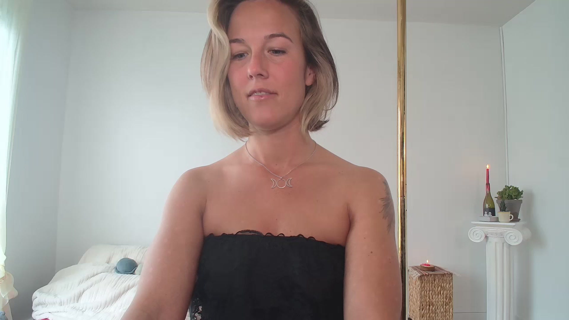 Gallery image thumbnail from TheMaytrix's myfreecams stream on, 06/28/2024, 15:54 image 10 of 20