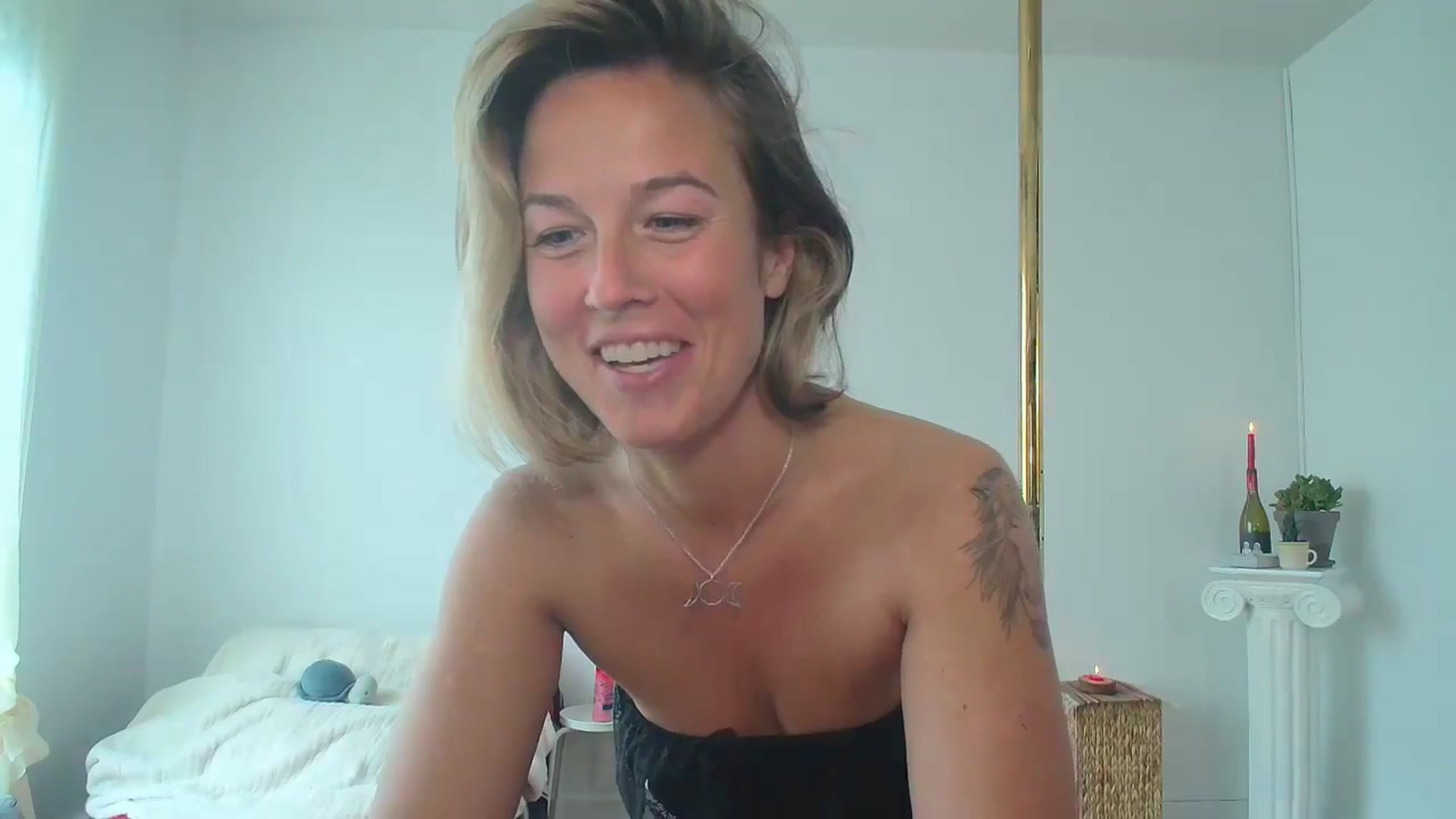 Gallery image thumbnail from TheMaytrix's myfreecams stream on, 06/28/2024, 15:54 image 12 of 20