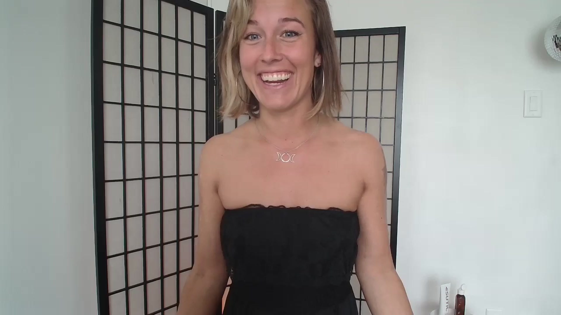 Gallery image thumbnail from TheMaytrix's myfreecams stream on, 07/01/2024, 15:13 image 15 of 20