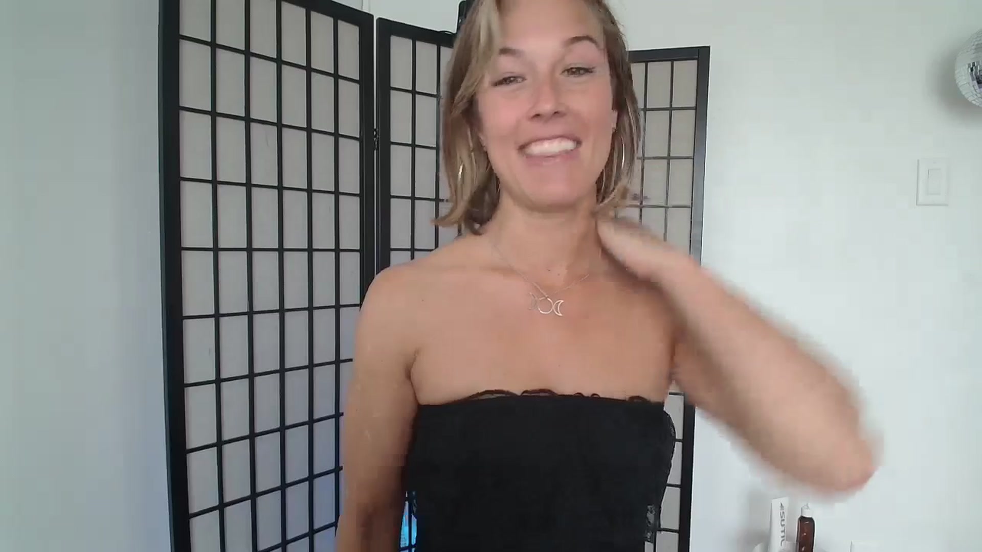 Gallery image thumbnail from TheMaytrix's myfreecams stream on, 07/01/2024, 15:13 image 14 of 20