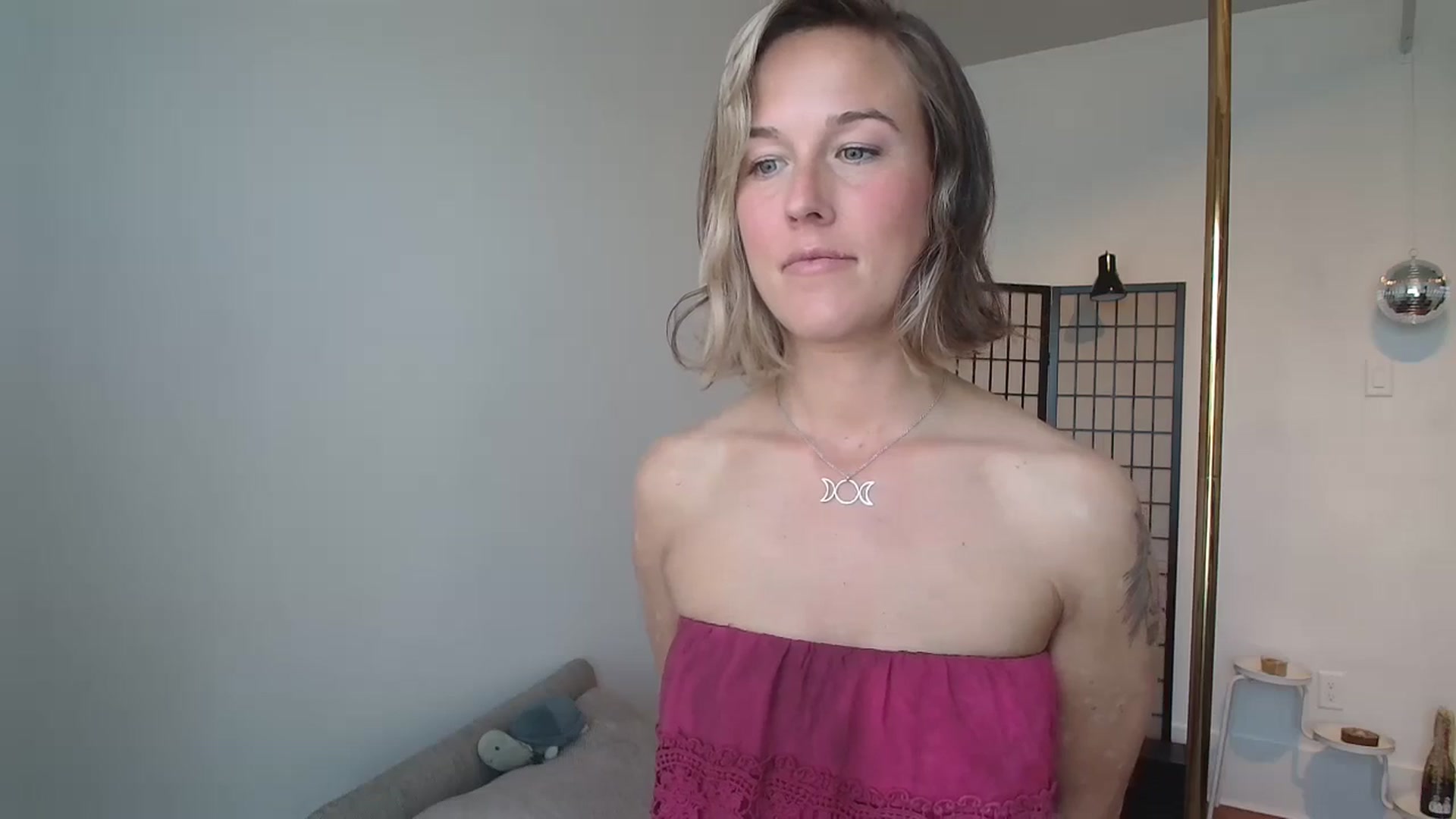 Gallery image thumbnail from TheMaytrix's myfreecams stream on, 07/02/2024, 01:36 image 16 of 20
