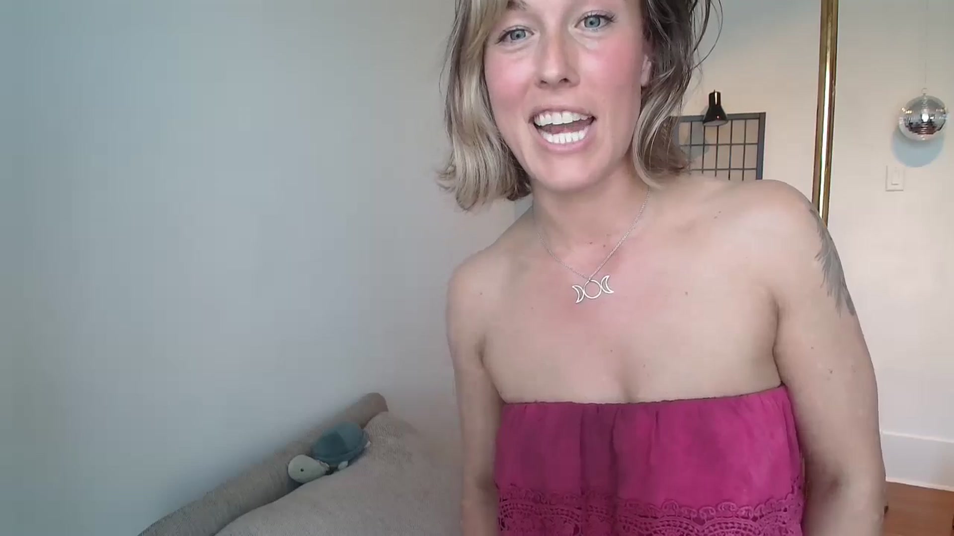 Gallery image thumbnail from TheMaytrix's myfreecams stream on, 07/02/2024, 02:29 image 9 of 20