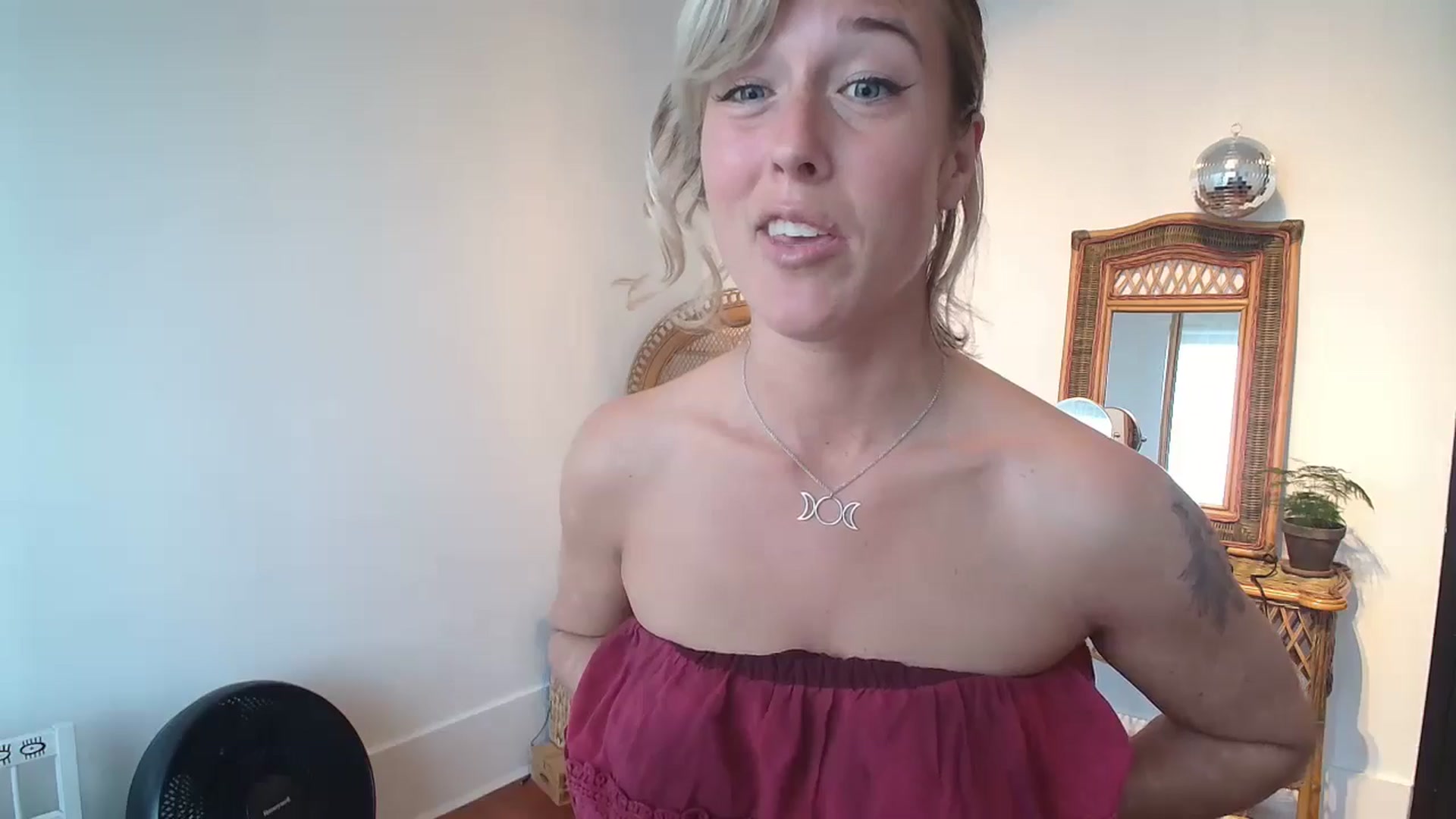 Gallery image thumbnail from TheMaytrix's myfreecams stream on, 07/10/2024, 13:16 image 16 of 20