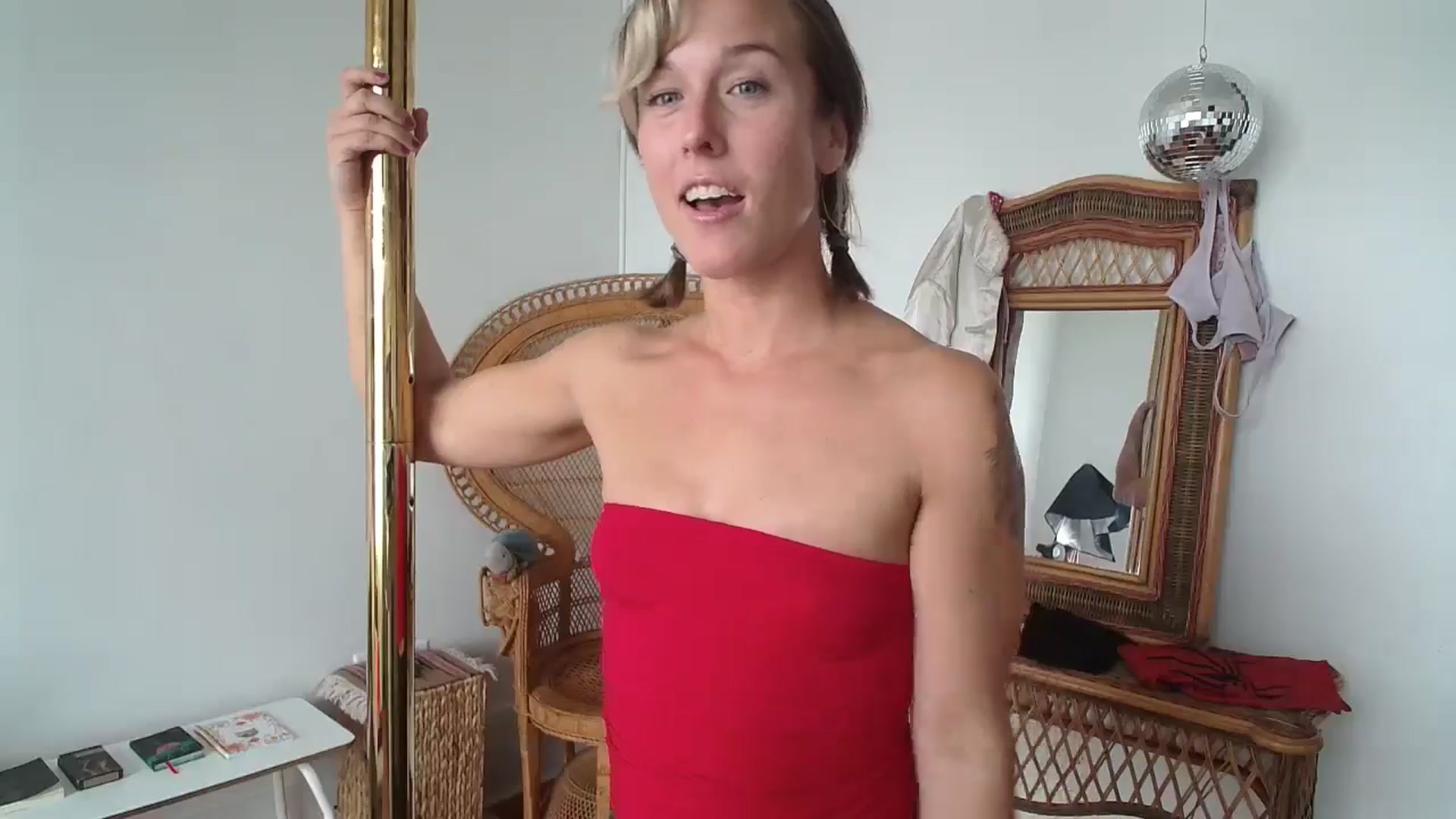 Gallery image thumbnail from TheMaytrix's myfreecams stream on, 07/30/2024, 23:28 image 8 of 20
