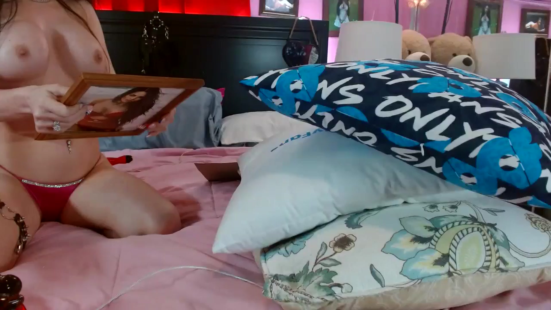Gallery image thumbnail from TheMeganFux's myfreecams stream on, 07/26/2024, 10:48 image 1 of 20