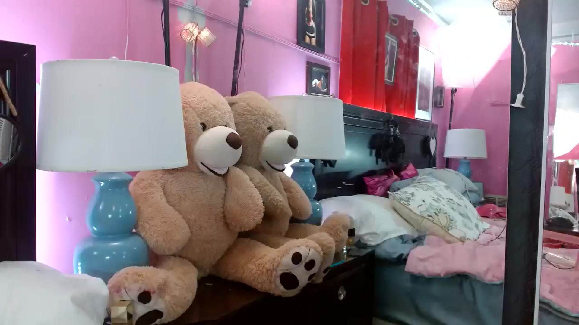 Gallery image thumbnail from TheMeganFux's myfreecams stream on, 07/26/2024, 14:25 image 19 of 20