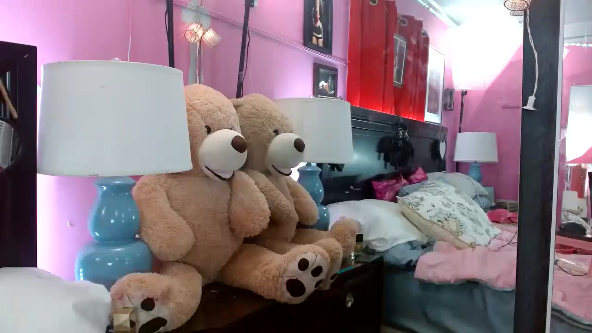 Gallery image thumbnail from TheMeganFux's myfreecams stream on, 07/26/2024, 14:25 image 18 of 20