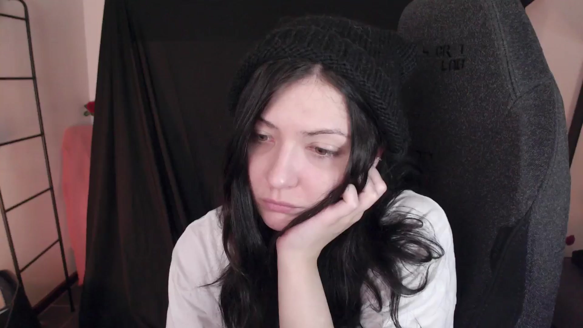 Gallery image thumbnail from TheModel's myfreecams stream on, 03/31/2024, 03:11 image 11 of 20