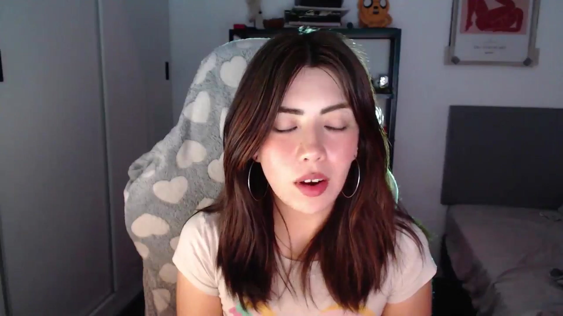 Gallery image thumbnail from TheMoonlight's myfreecams stream on, 11/27/2024, 09:33 image 9 of 20