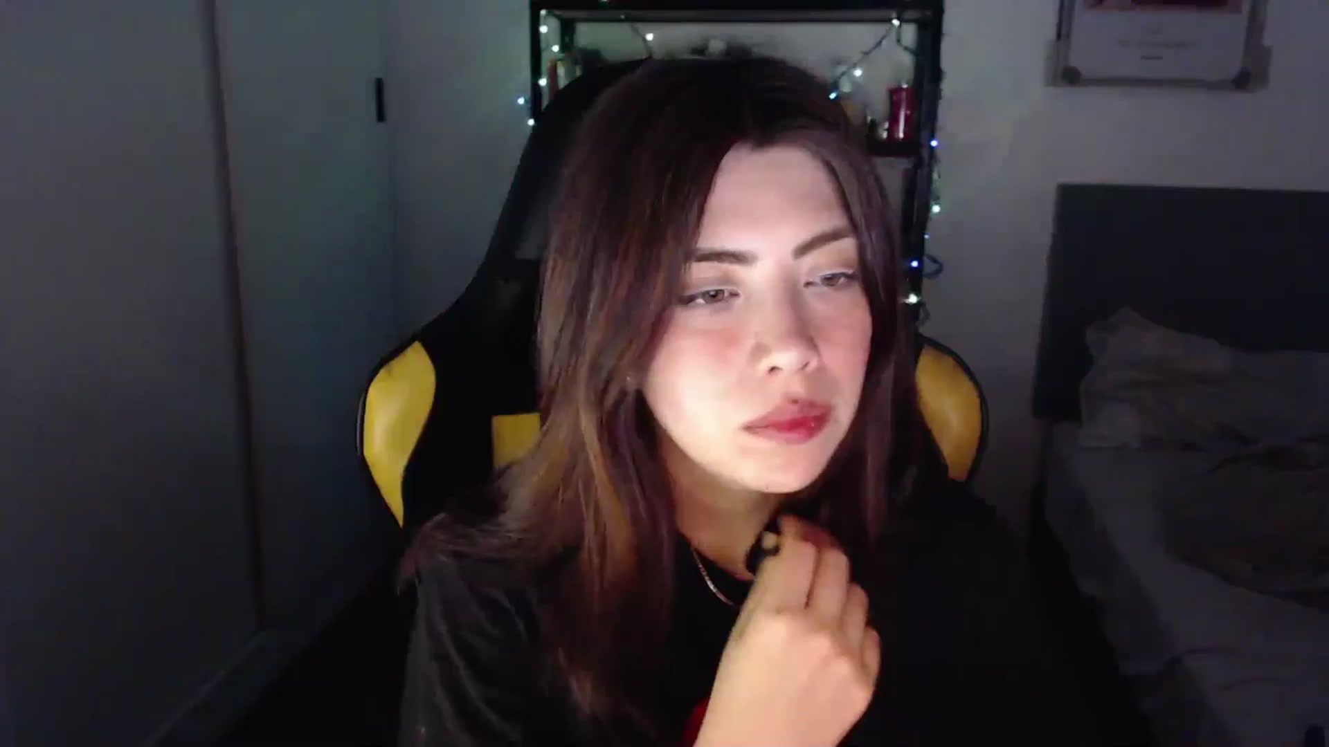 Gallery image thumbnail from TheMoonlight's myfreecams stream on, 12/25/2024, 10:53 image 14 of 20