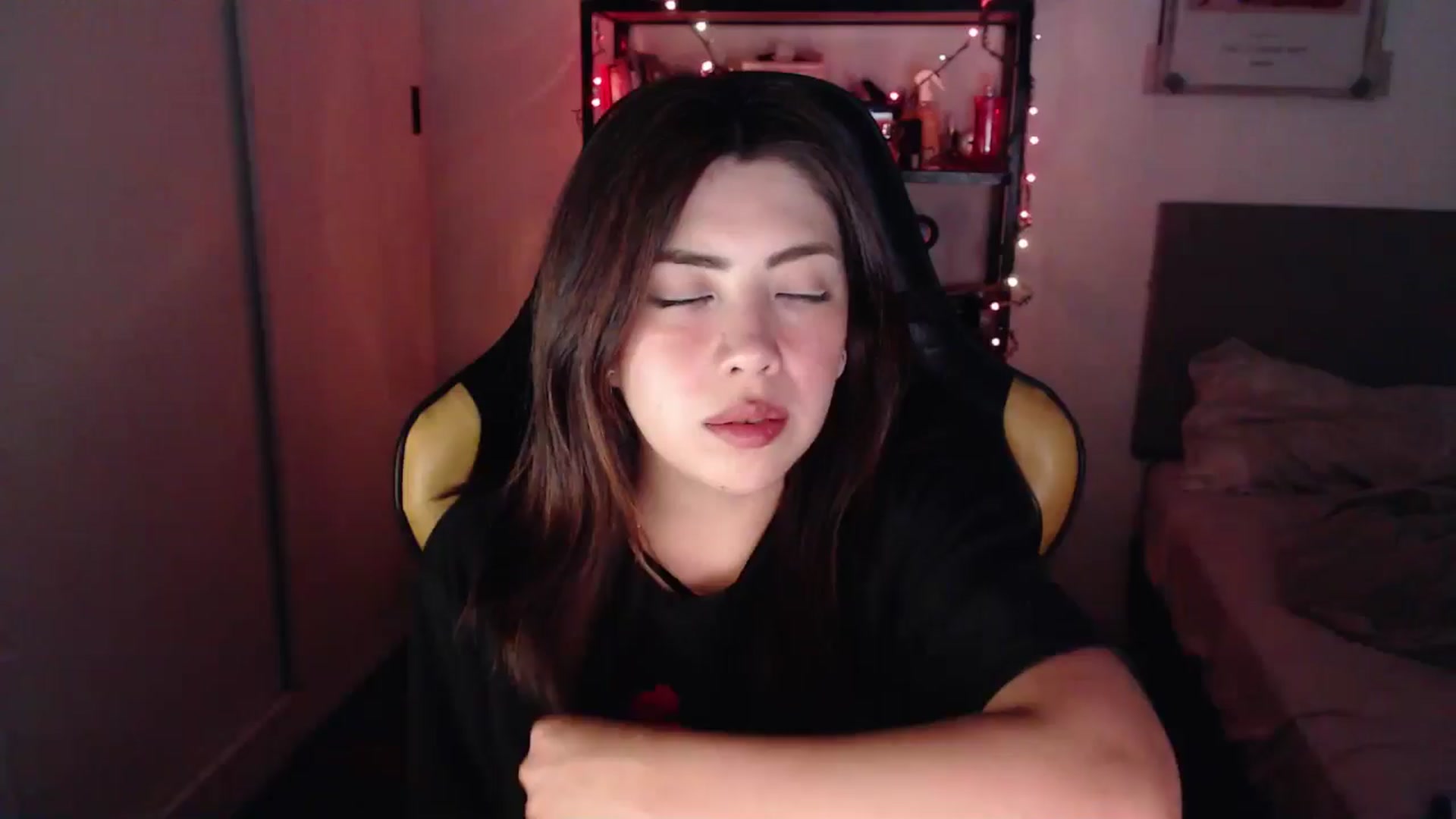 Gallery image thumbnail from TheMoonlight's myfreecams stream on, 12/25/2024, 10:53 image 1 of 20
