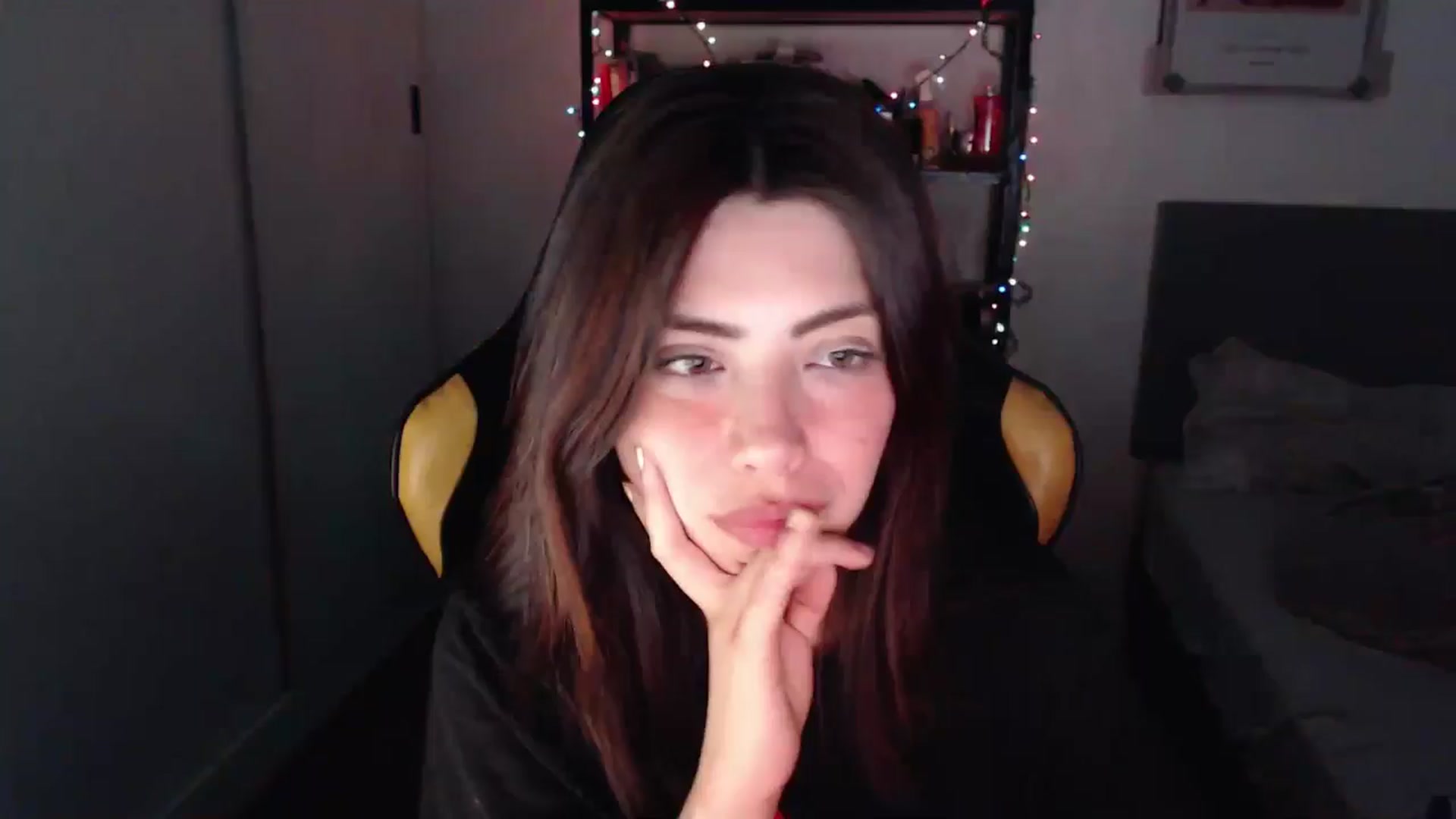 Gallery image thumbnail from TheMoonlight's myfreecams stream on, 12/25/2024, 10:53 image 12 of 20