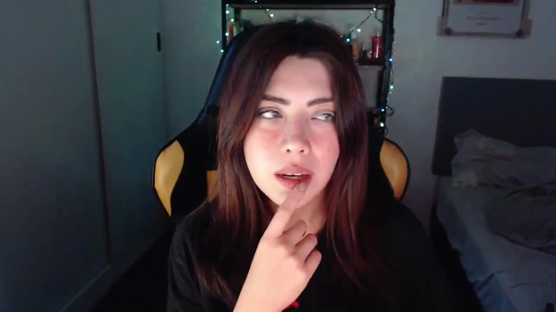 Gallery image thumbnail from TheMoonlight's myfreecams stream on, 12/25/2024, 10:53 image 17 of 20