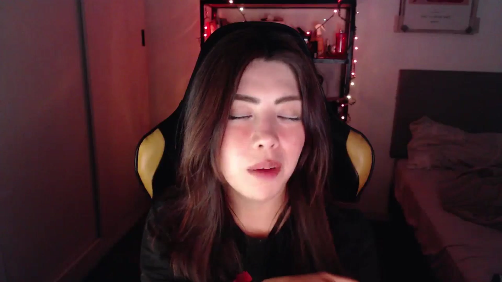Gallery image thumbnail from TheMoonlight's myfreecams stream on, 12/25/2024, 10:53 image 9 of 20