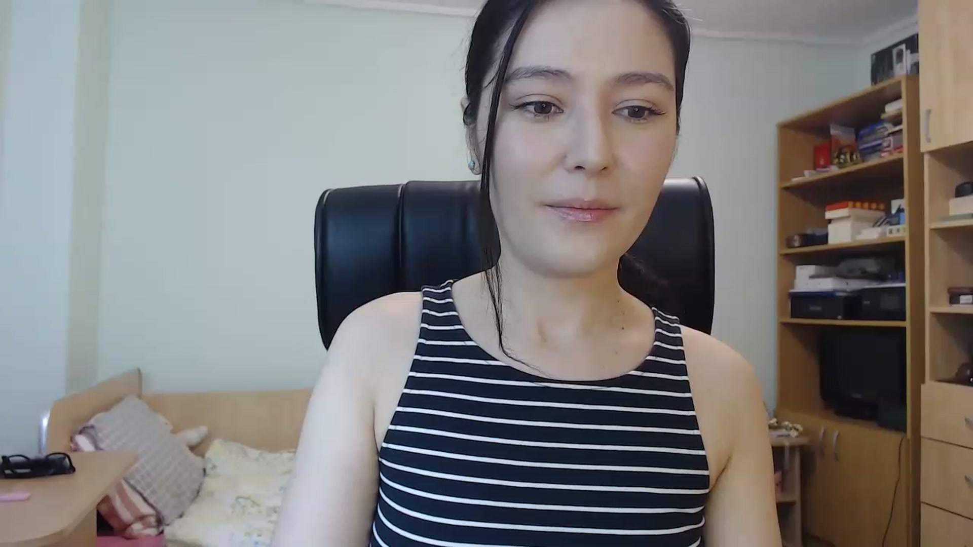 Gallery image thumbnail from TheMorrigan_'s myfreecams stream on, 11/16/2022, 20:45 image 5 of 20
