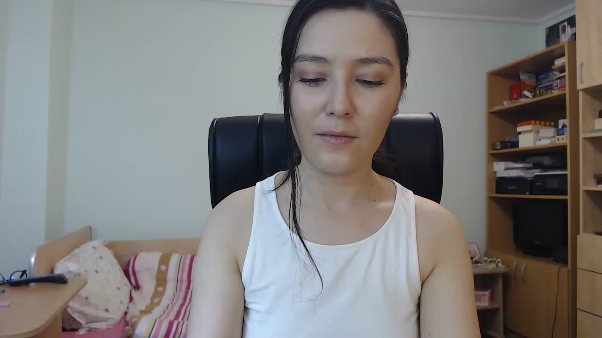 Gallery image thumbnail from TheMorrigan_'s myfreecams stream on, 12/06/2022, 19:44 image 19 of 20
