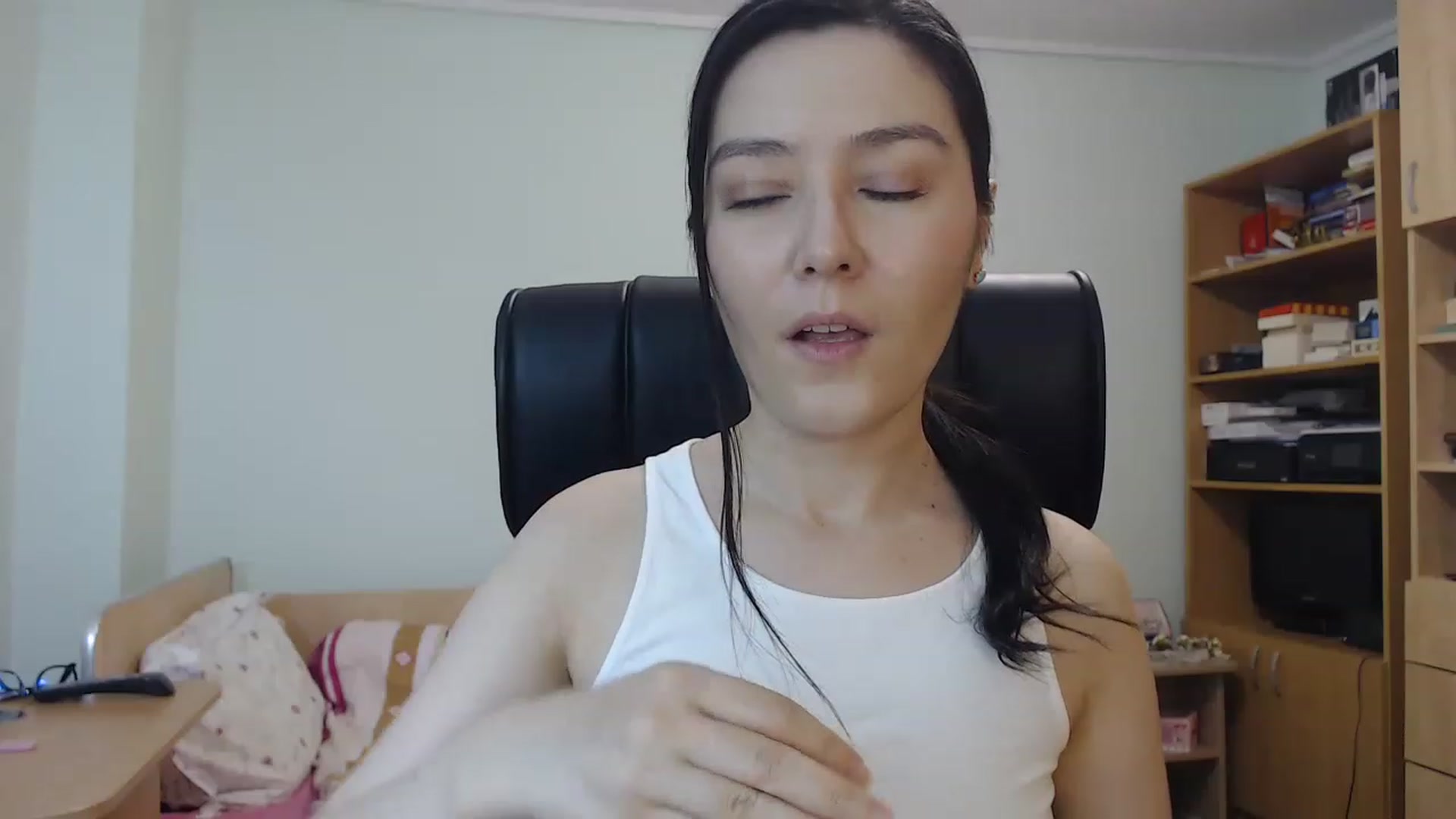 Gallery image thumbnail from TheMorrigan_'s myfreecams stream on, 12/06/2022, 19:44 image 6 of 20