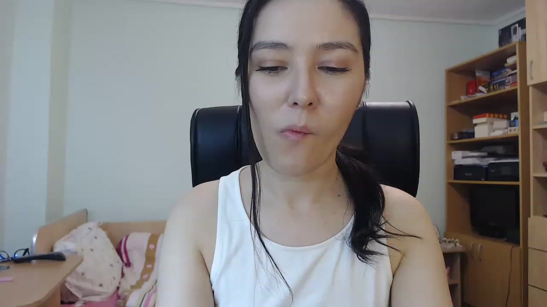 Gallery image thumbnail from TheMorrigan_'s myfreecams stream on, 12/06/2022, 19:44 image 7 of 20