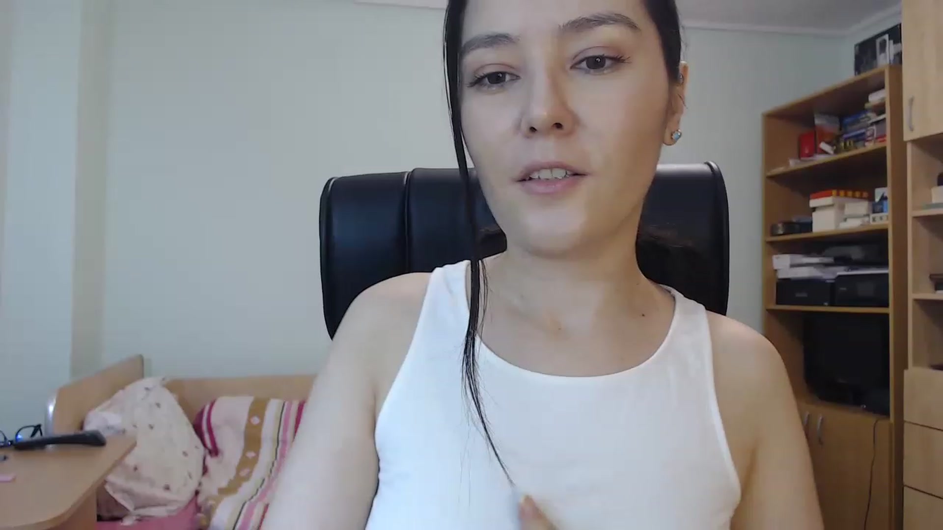 Gallery image thumbnail from TheMorrigan_'s myfreecams stream on, 12/06/2022, 19:44 image 18 of 20