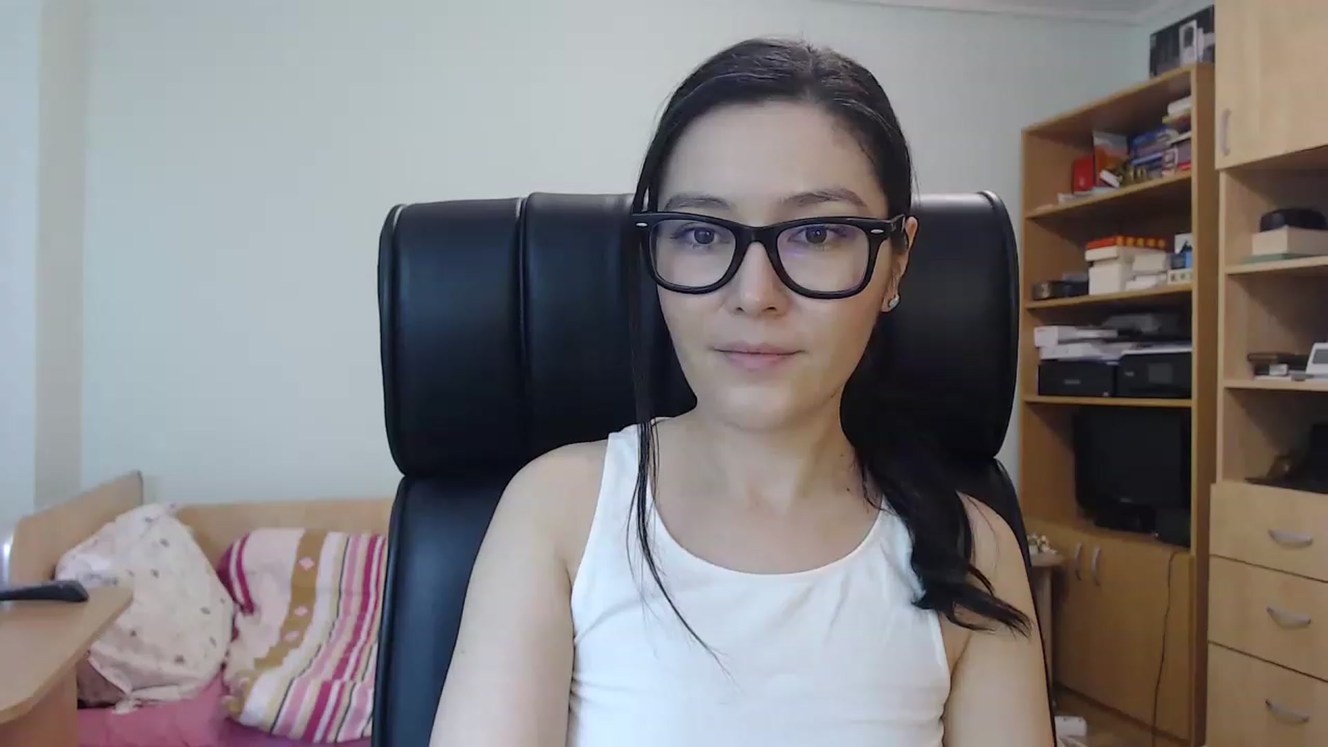 Gallery image thumbnail from TheMorrigan_'s myfreecams stream on, 12/06/2022, 21:33 image 7 of 20