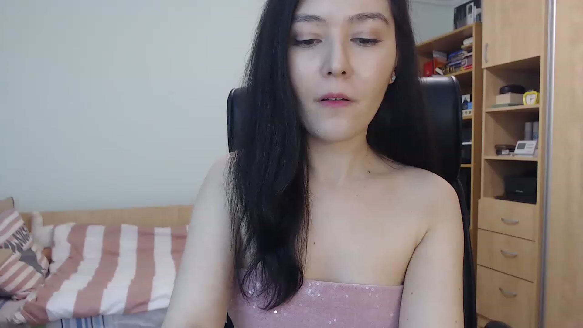 Gallery image thumbnail from TheMorrigan_'s myfreecams stream on, 12/18/2022, 22:31 image 11 of 20