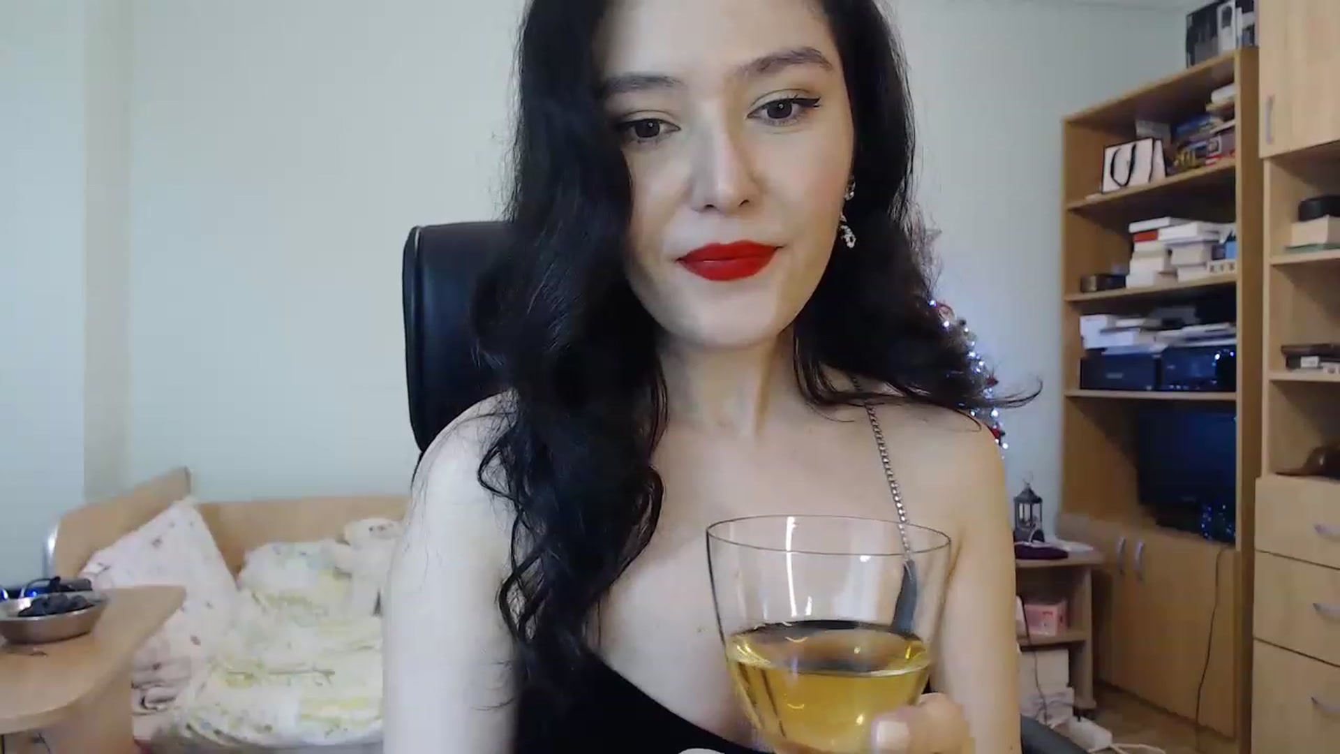 Gallery image thumbnail from TheMorrigan_'s myfreecams stream on, 12/31/2022, 22:32 image 7 of 20