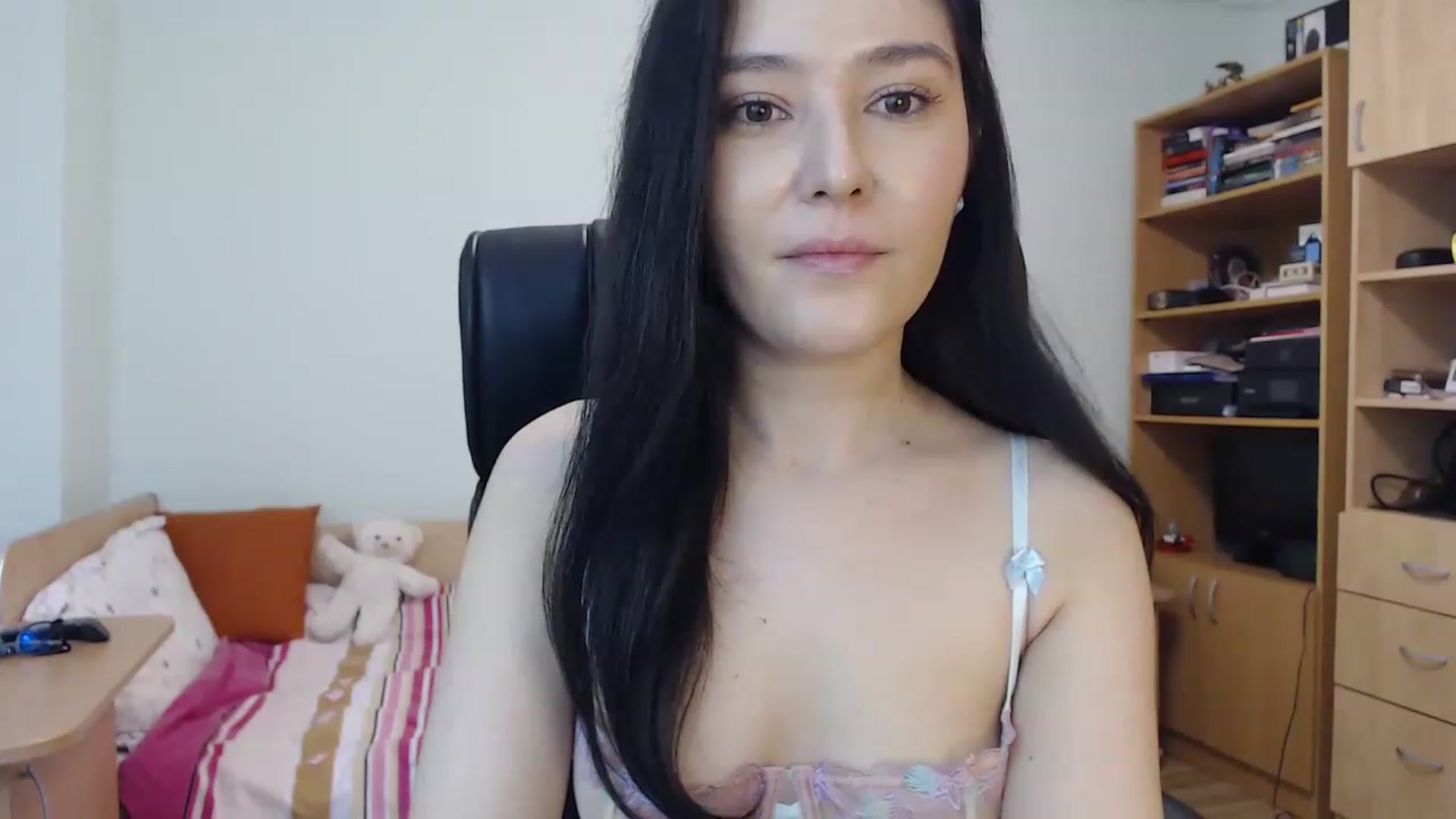 Gallery image thumbnail from TheMorrigan_'s myfreecams stream on, 03/29/2023, 20:13 image 7 of 20
