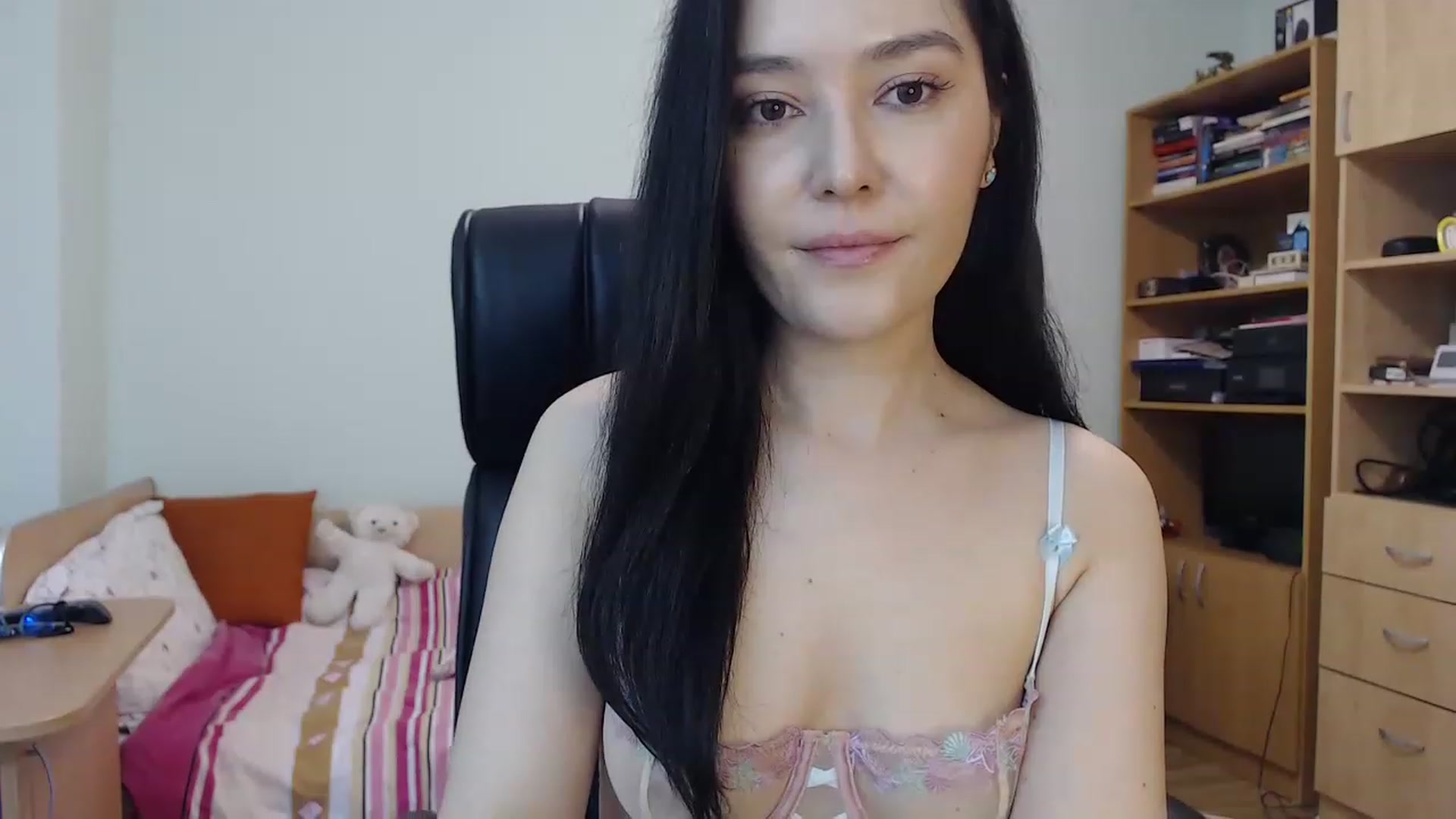 Gallery image thumbnail from TheMorrigan_'s myfreecams stream on, 03/29/2023, 20:13 image 18 of 20