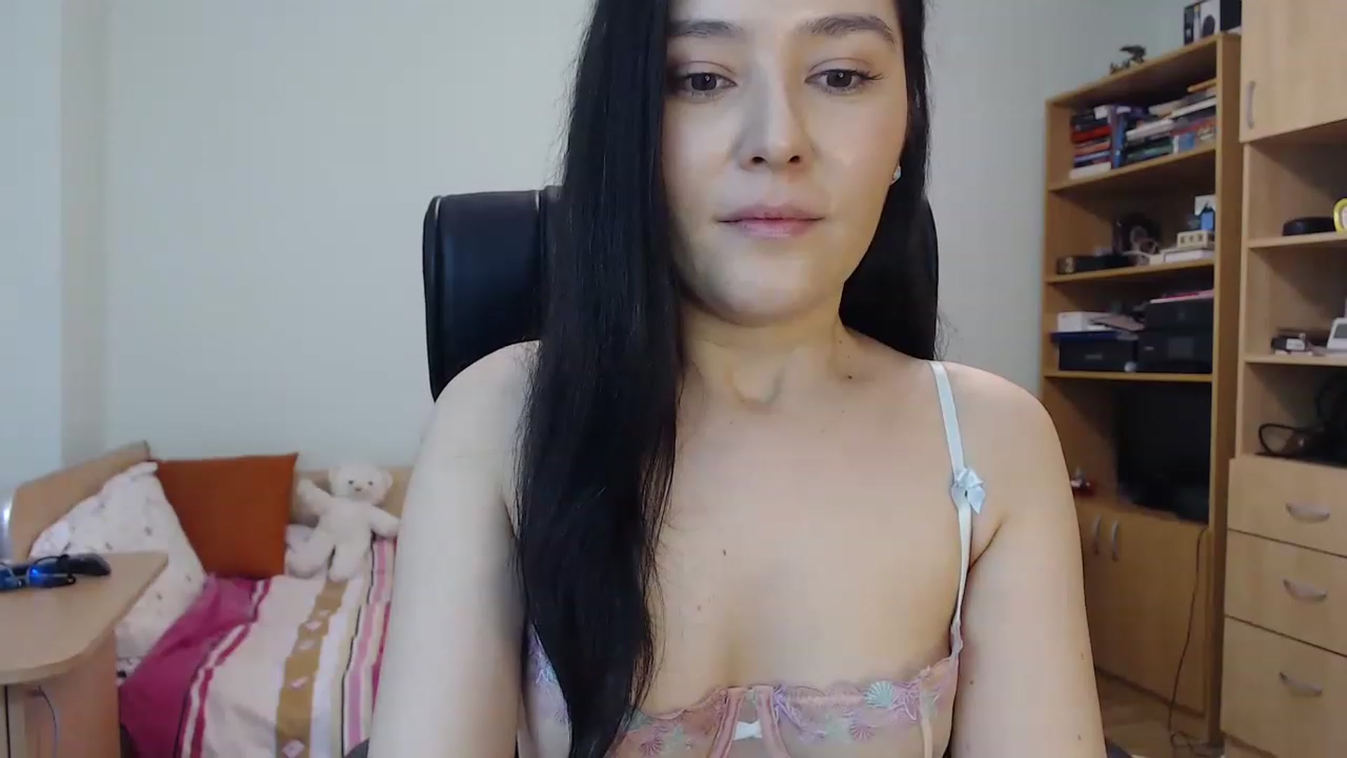 Gallery image thumbnail from TheMorrigan_'s myfreecams stream on, 03/29/2023, 20:13 image 12 of 20