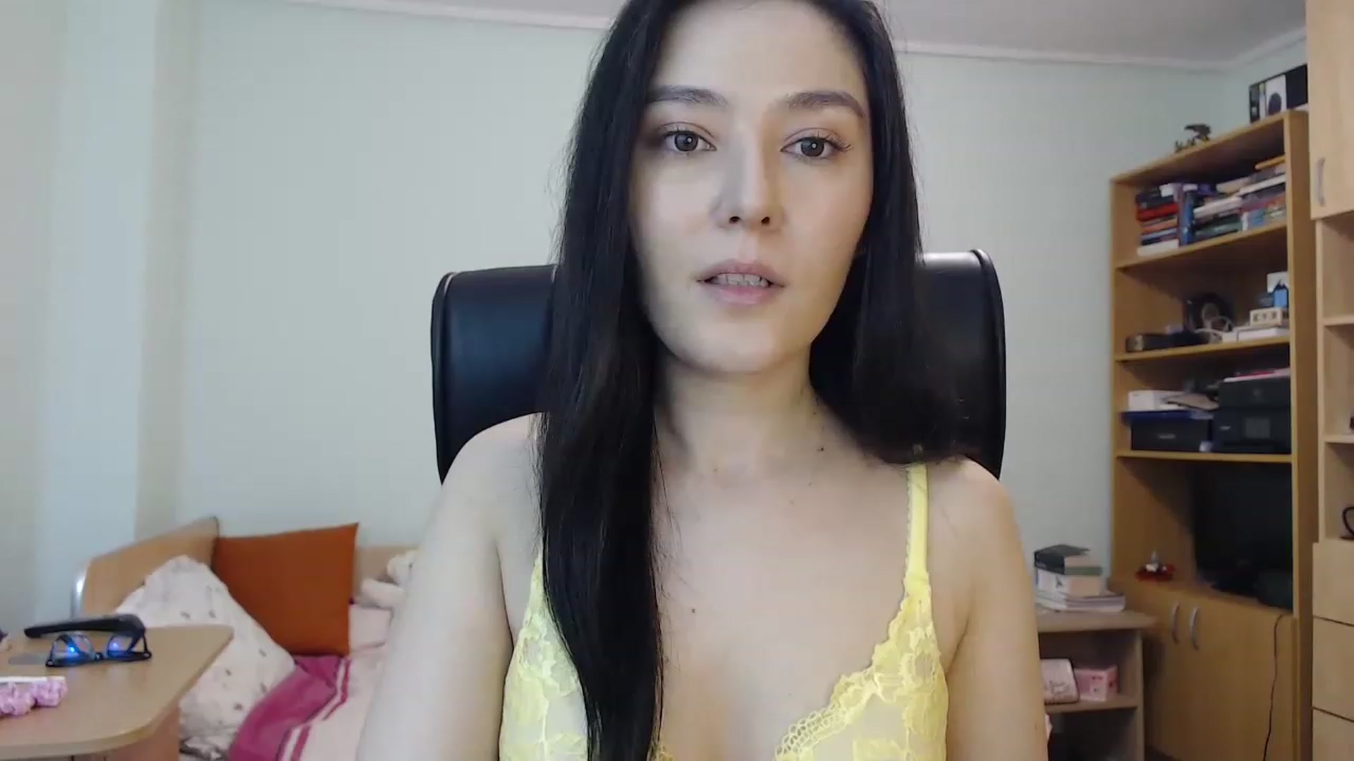 Gallery image thumbnail from TheMorrigan_'s myfreecams stream on, 03/30/2023, 20:09 image 8 of 20