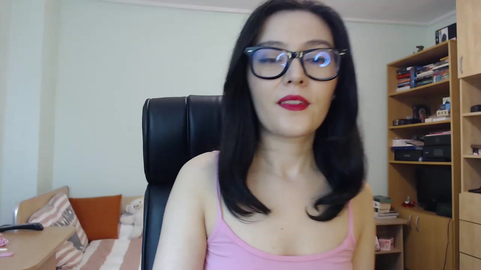 Gallery image thumbnail from TheMorrigan_'s myfreecams stream on, 04/29/2023, 20:44 image 9 of 20