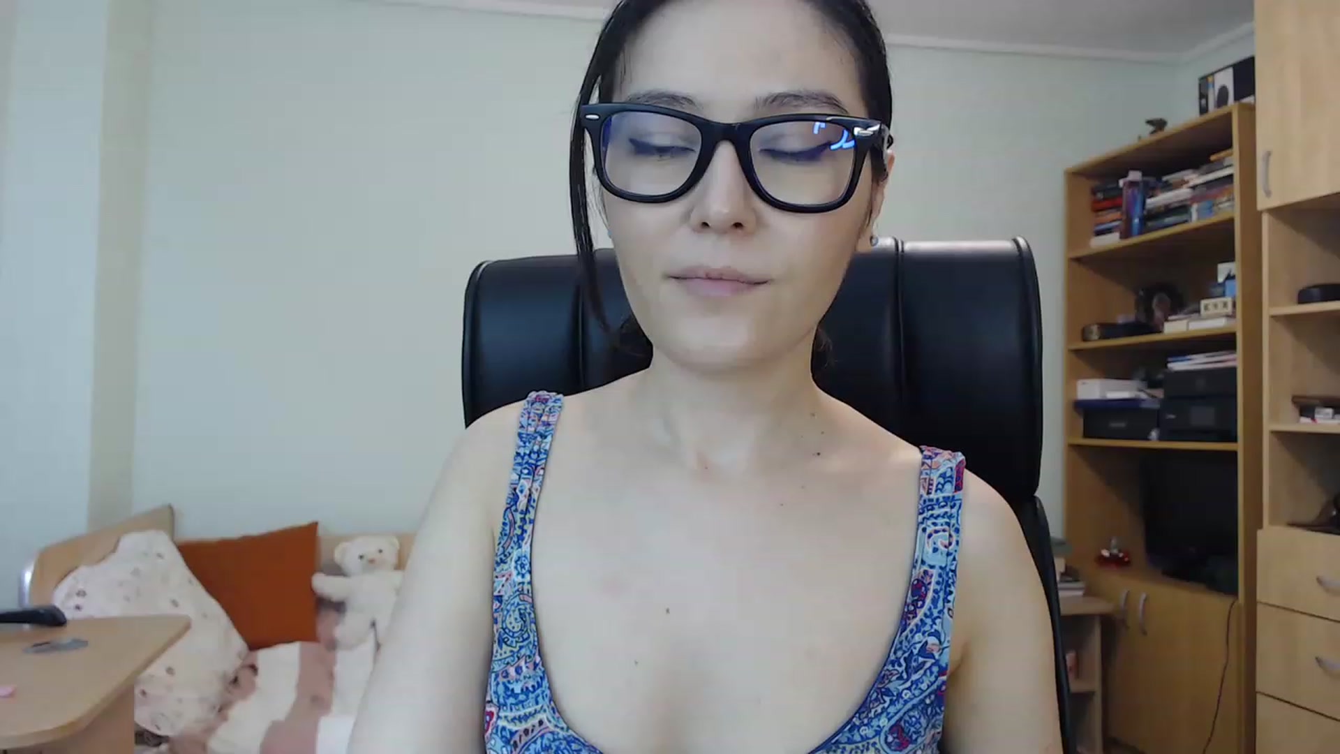 Gallery image thumbnail from TheMorrigan_'s myfreecams stream on, 05/17/2023, 19:17 image 18 of 20