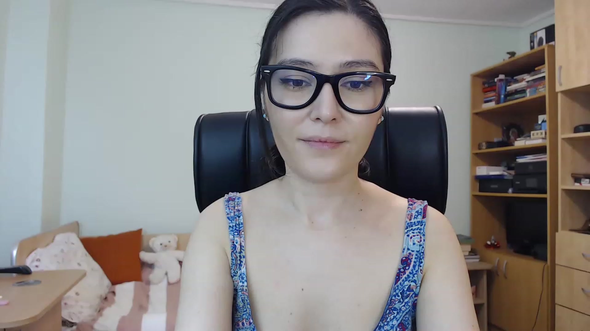 Gallery image thumbnail from TheMorrigan_'s myfreecams stream on, 05/17/2023, 19:17 image 2 of 20