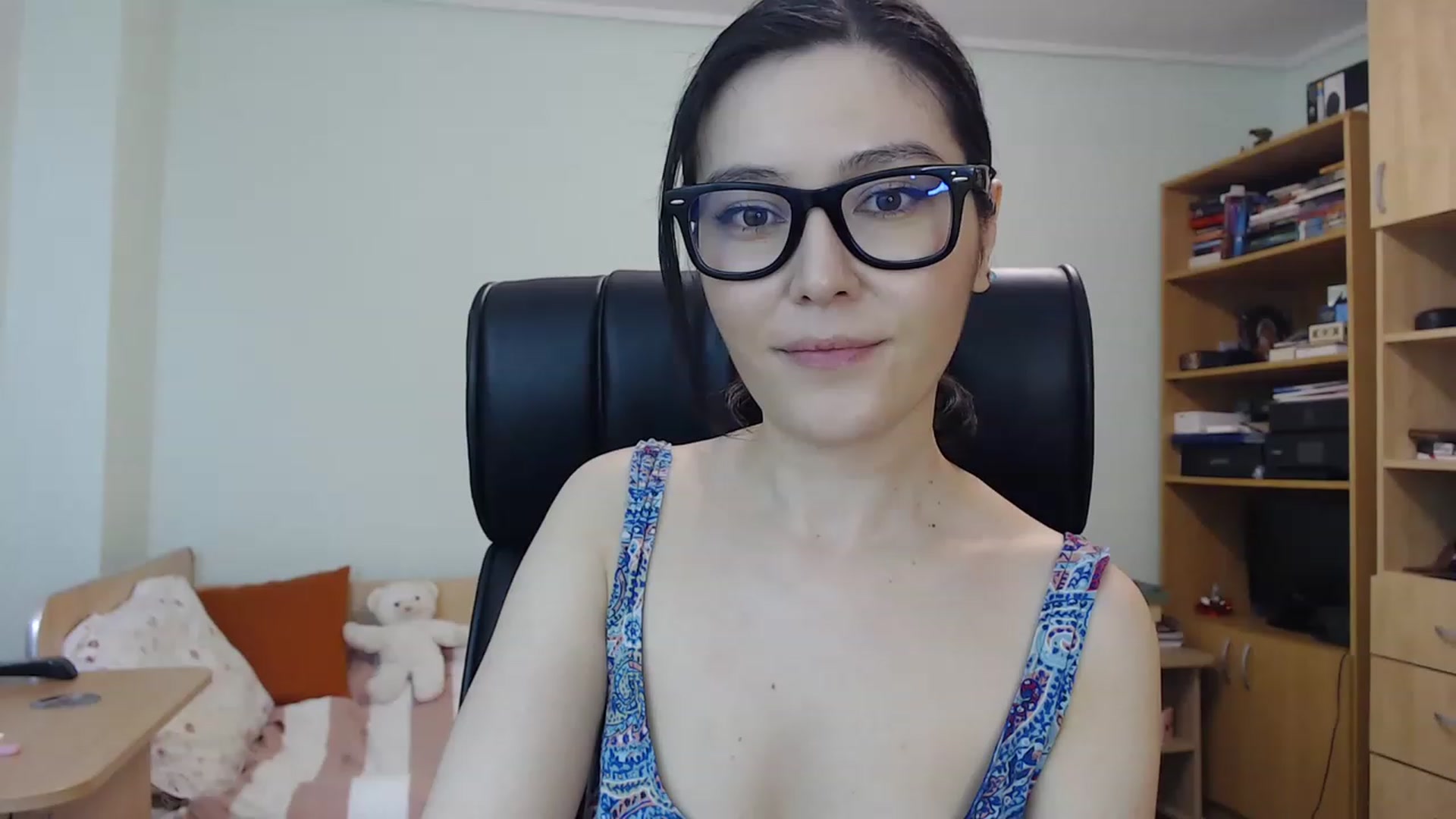 Gallery image thumbnail from TheMorrigan_'s myfreecams stream on, 05/17/2023, 19:17 image 3 of 20