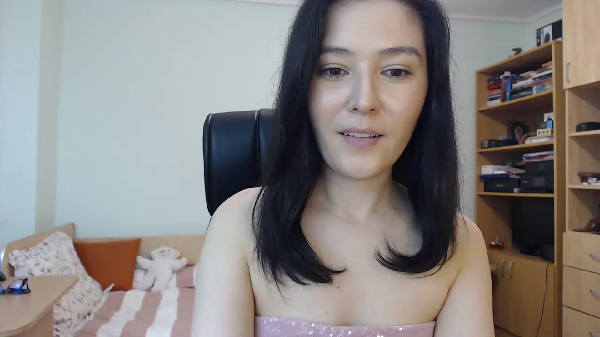 Gallery image thumbnail from TheMorrigan_'s myfreecams stream on, 06/03/2023, 21:40 image 19 of 20
