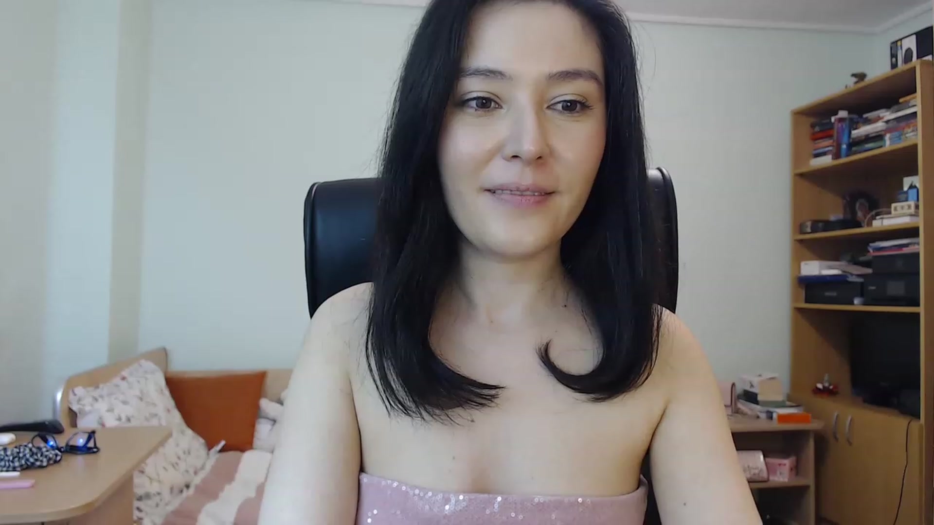 Gallery image thumbnail from TheMorrigan_'s myfreecams stream on, 06/03/2023, 21:40 image 7 of 20