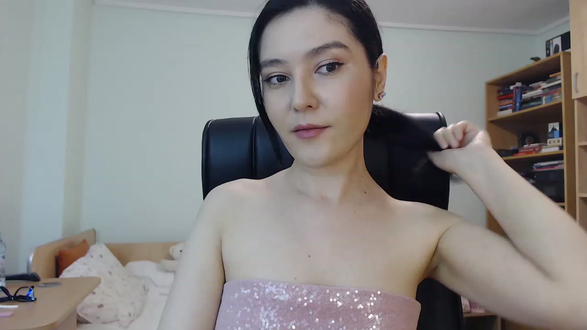 Gallery image thumbnail from TheMorrigan_'s myfreecams stream on, 06/17/2023, 19:37 image 3 of 20