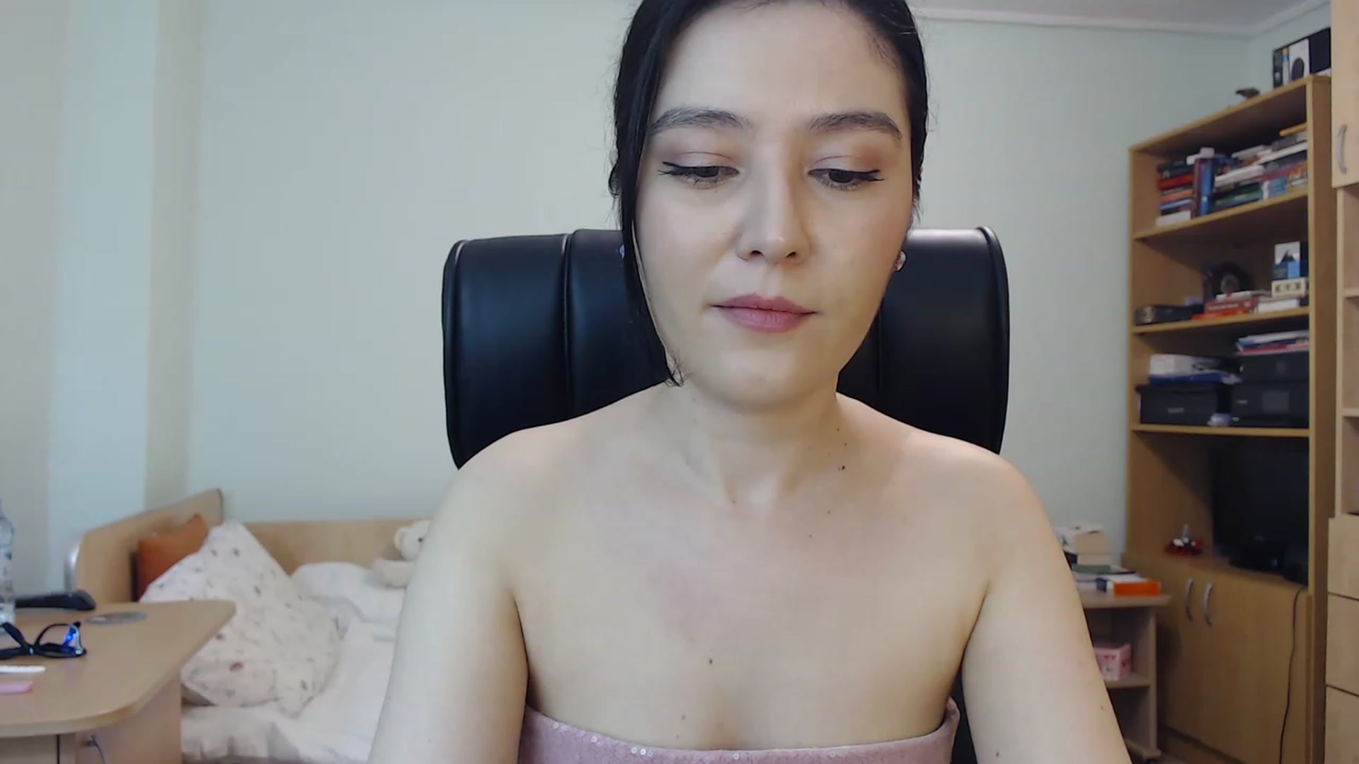 Gallery image thumbnail from TheMorrigan_'s myfreecams stream on, 06/17/2023, 19:37 image 14 of 20